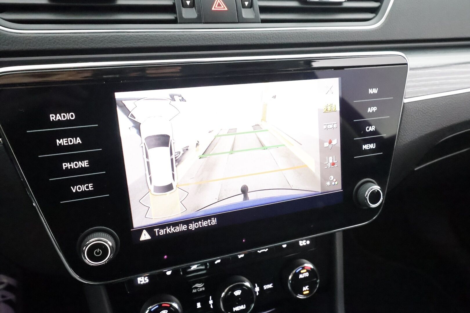 SKODA SUPERB 2023 1.4 TSi iV Style DSG * ACC / Koukku / Webasto / P.kamera / Skoda crystal Matrix-LED / Muistipenkki / Apple&Android * - Merkkihuollettu / Kahdet Renkaat / 2x Lataus