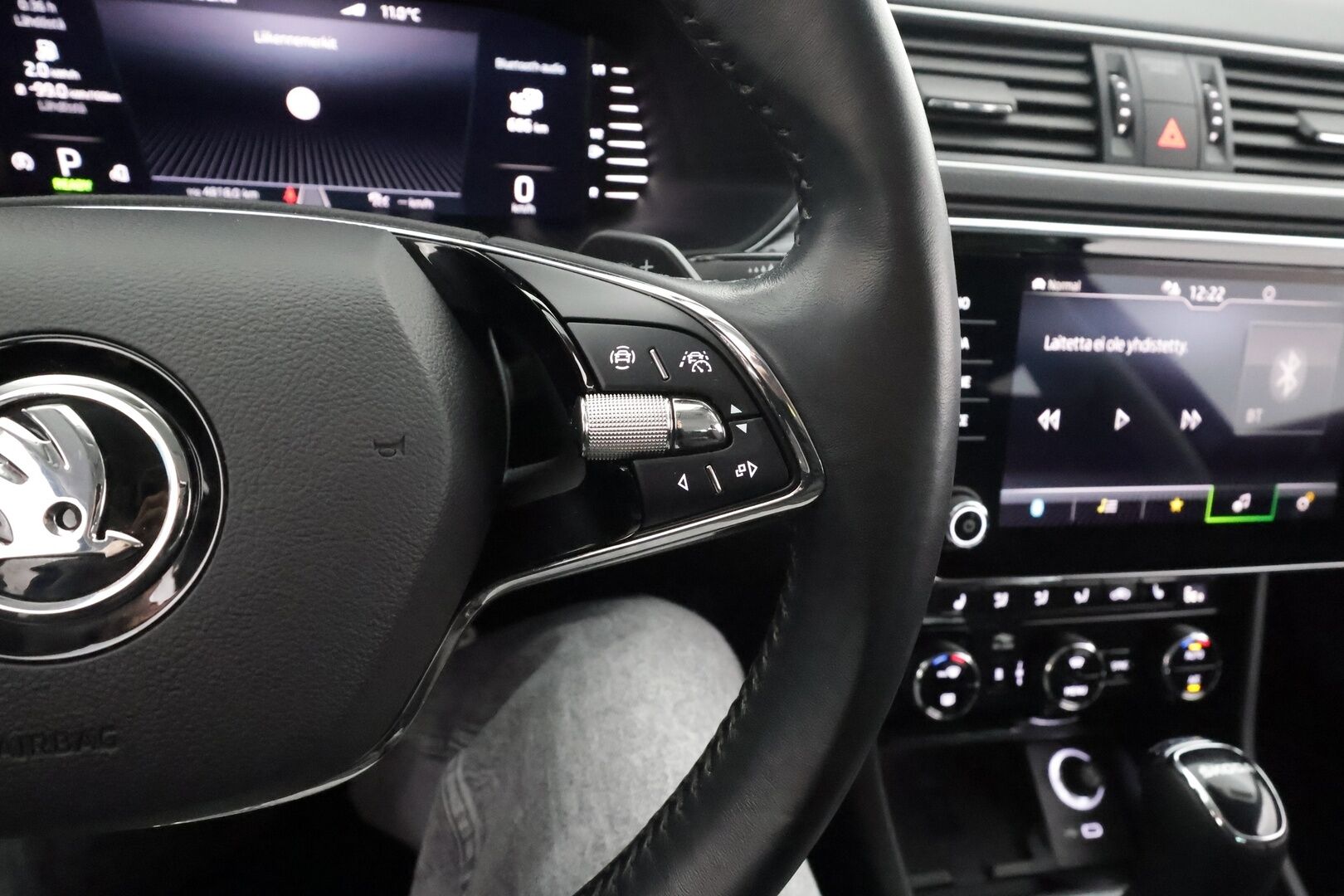 SKODA SUPERB 2023 1.4 TSi iV Style DSG * ACC / Koukku / Webasto / P.kamera / Skoda crystal Matrix-LED / Muistipenkki / Apple&Android * - Merkkihuollettu / Kahdet Renkaat / 2x Lataus