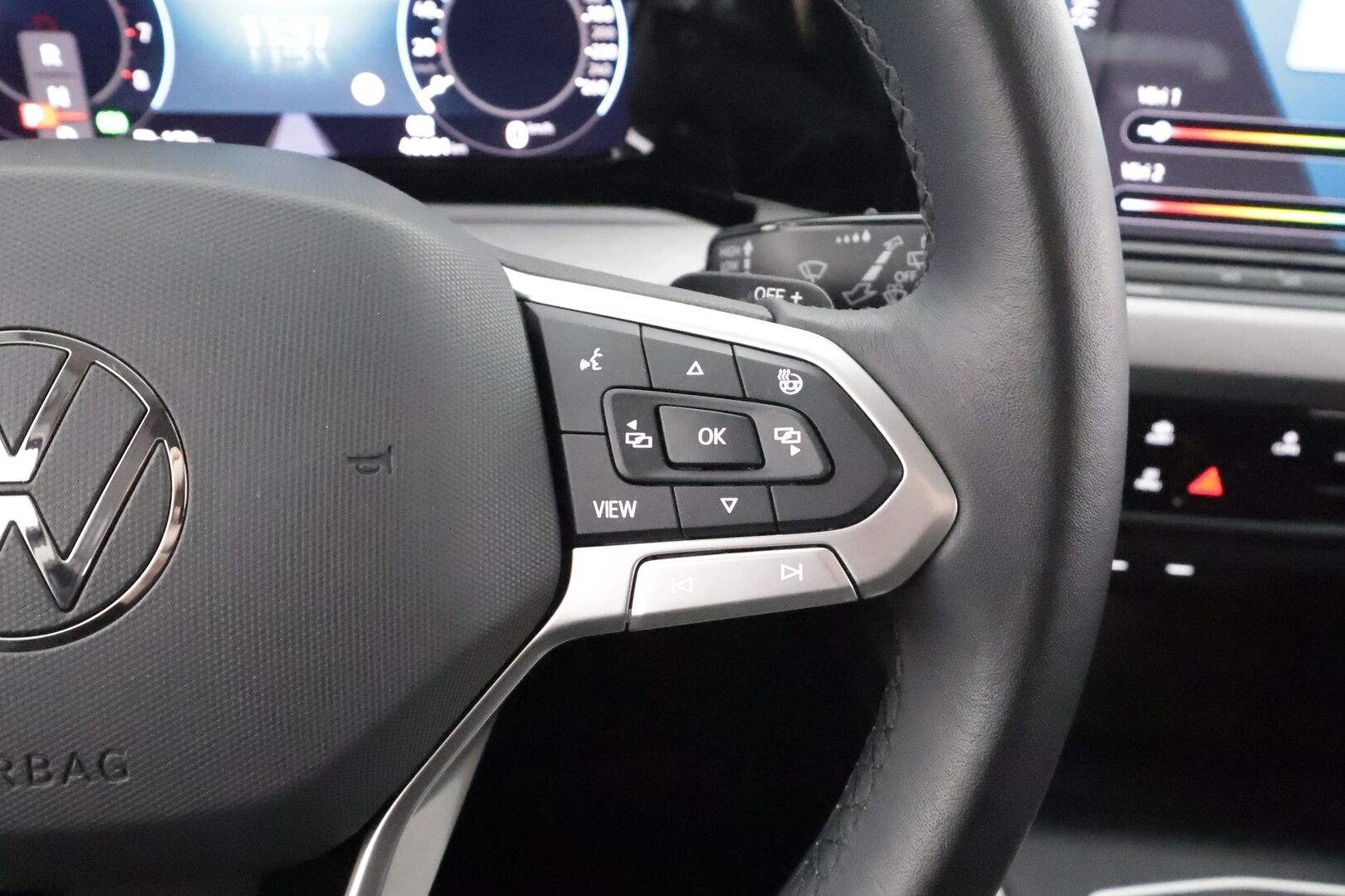 VOLKSWAGEN GOLF 2024 Variant 1.5 eTSi 110kW DSG *ACC / LED / Koukku / Apple&Android / P.tutkat *