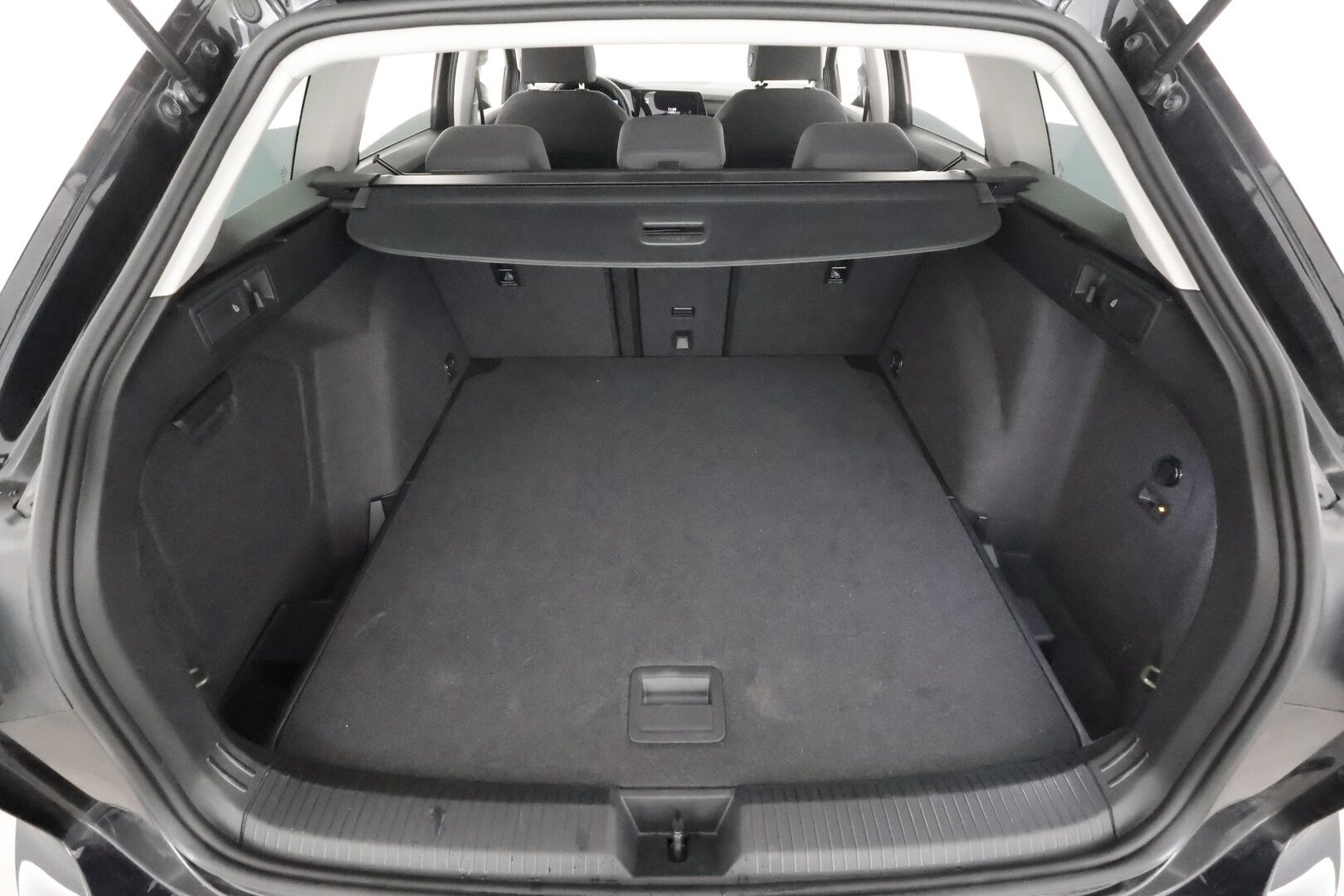 VOLKSWAGEN GOLF 2024 Variant 1.5 eTSi 110kW DSG *ACC / LED / Koukku / Digimittari / Navi / Apple&Android / P.tutkat / Kaistallapitoavustin * - HULLUT AVAJAISHULINAT KORKOTARJOUS 3,29 %