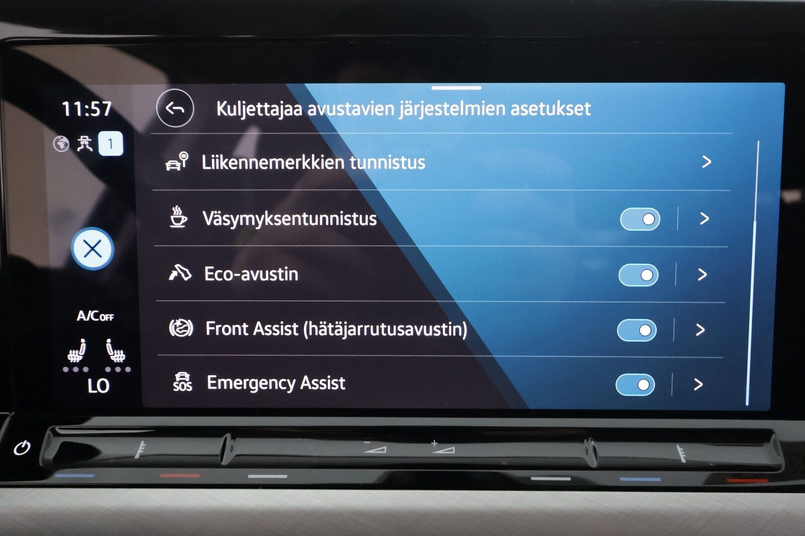 VOLKSWAGEN GOLF 2024 Variant 1.5 eTSi 110kW DSG *ACC / LED / Koukku / Digimittari / Navi / Apple&Android / P.tutkat / Kaistallapitoavustin * - HULLUT AVAJAISHULINAT KORKOTARJOUS 3,29 %