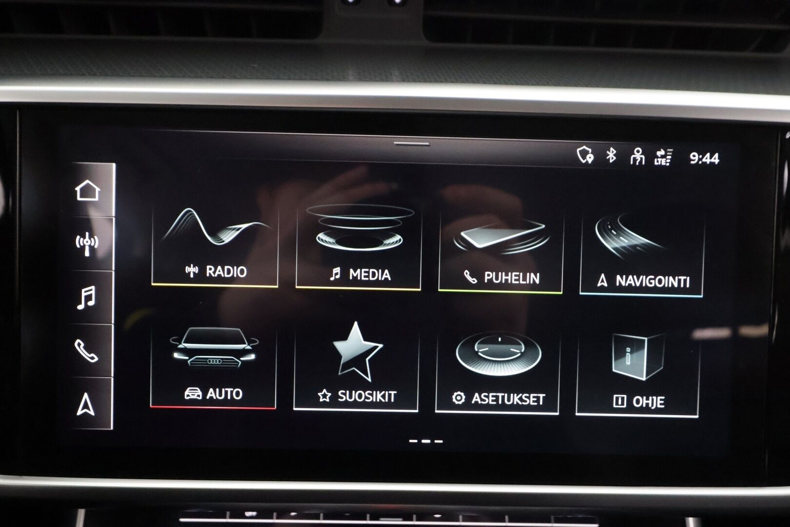 AUDI A6 ALLROAD 2022 Business 40 TDI MHEV quattro S tronic * ALV / Webasto / Koukku / ACC / LED / P.Kamera / Sportpenkit / Navi / Kaistavahti * - Kahdet Nokia renkaat aluvanteilla / Merkkihuollot