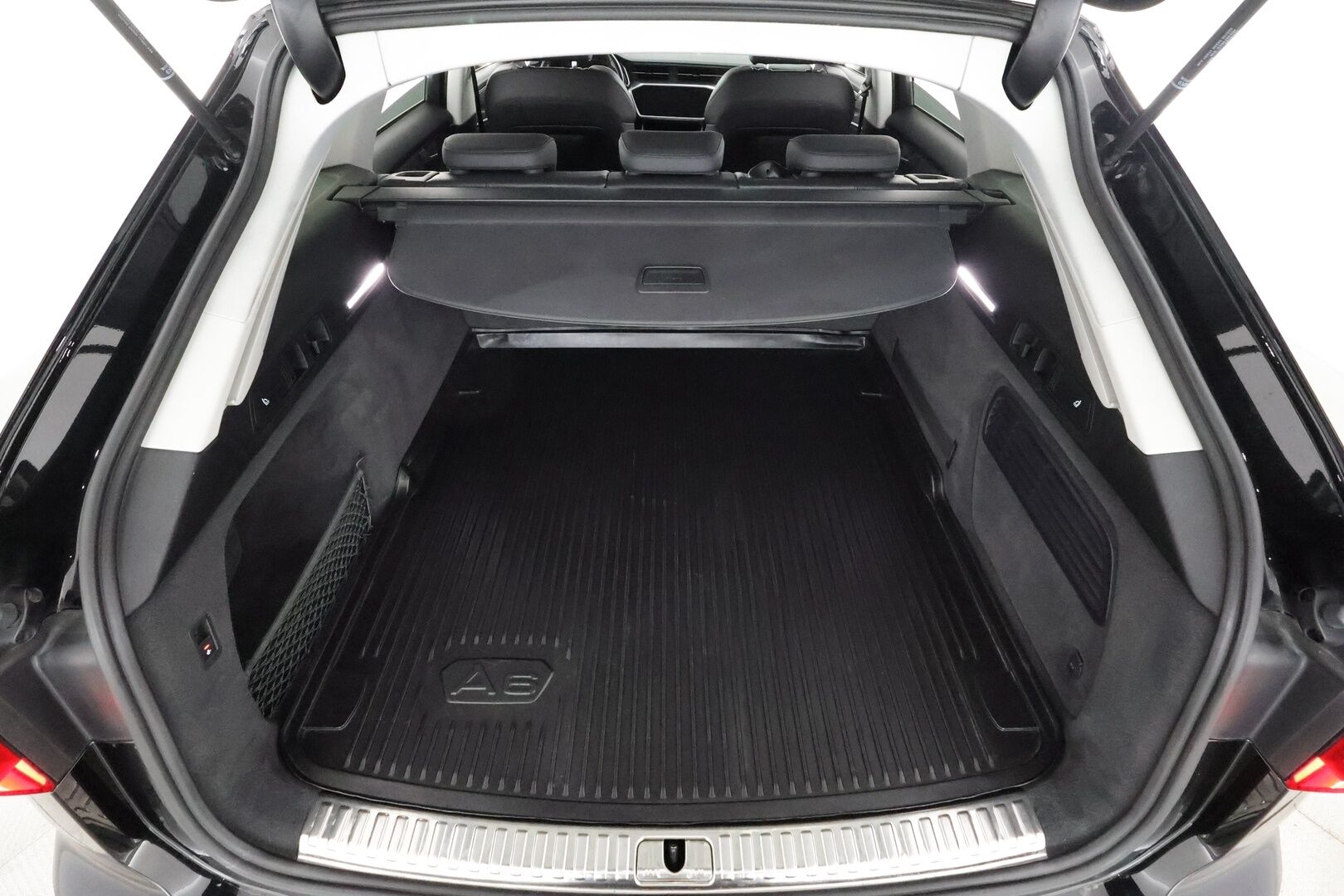 AUDI A6 ALLROAD 2022 Business 40 TDI MHEV quattro S tronic * ALV / Webasto / Koukku / ACC / LED / P.Kamera / Sportpenkit / Navi / Kaistavahti * - Kahdet Nokia renkaat aluvanteilla / Merkkihuollot