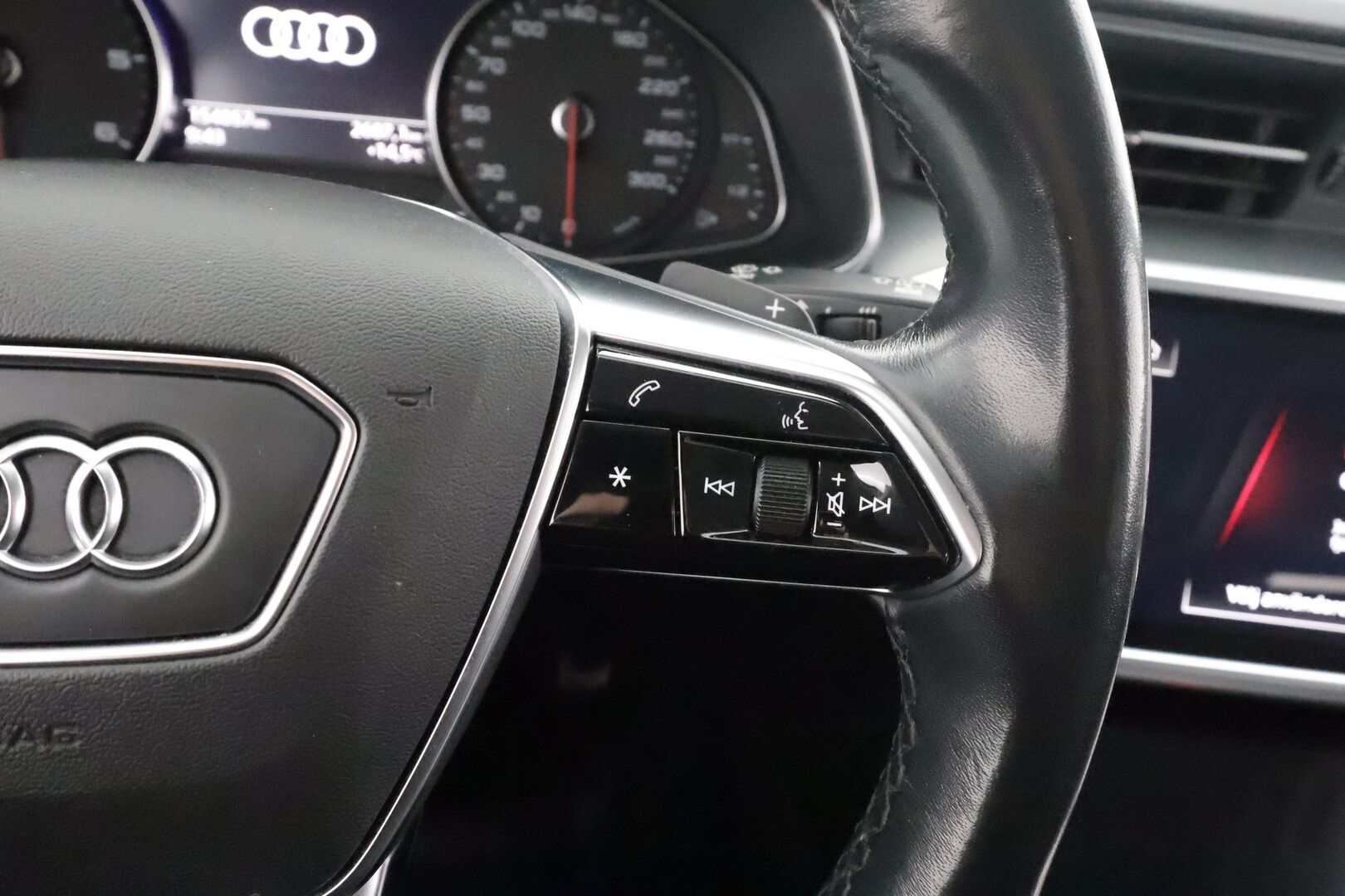 AUDI A6 ALLROAD 2022 Business 40 TDI MHEV quattro S tronic * ALV / Webasto / Koukku / ACC / LED / P.Kamera / Sportpenkit / Navi / Kaistavahti * - Kahdet Nokia renkaat aluvanteilla / Merkkihuollot
