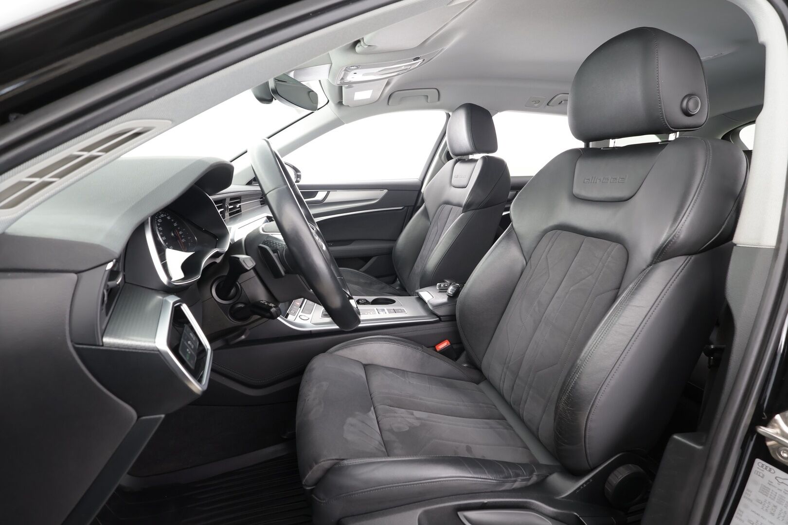 AUDI A6 ALLROAD 2022 Business 40 TDI MHEV quattro S tronic * ALV / Webasto / Koukku / ACC / LED / P.Kamera / Sportpenkit / Navi / Kaistavahti * - Kahdet Nokia renkaat aluvanteilla / Merkkihuollot