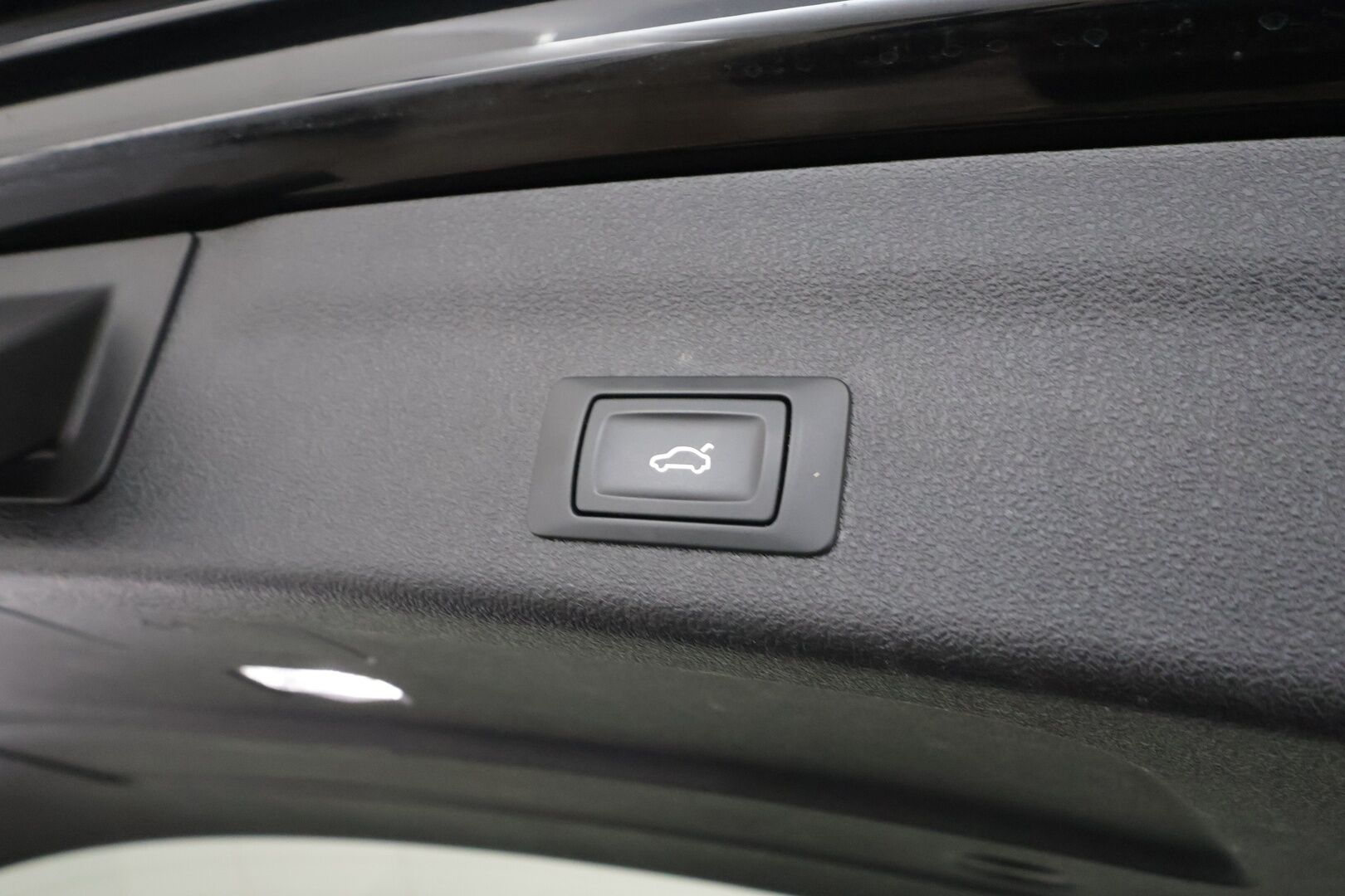 AUDI A6 ALLROAD 2022 Business 40 TDI MHEV quattro S tronic * ALV / Webasto / Koukku / ACC / LED / P.Kamera / Sportpenkit / Navi / Kaistavahti * - Kahdet Nokia renkaat aluvanteilla / Merkkihuollot