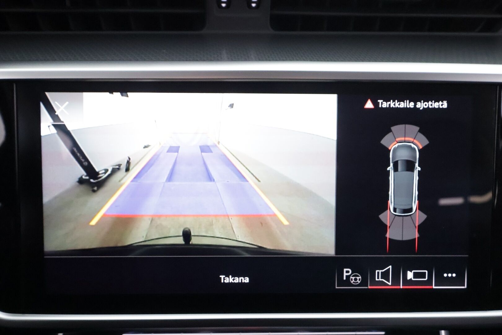 AUDI A6 ALLROAD 2022 Business 40 TDI MHEV quattro S tronic * ALV / Webasto / Koukku / ACC / LED / P.Kamera / Sportpenkit / Navi / Kaistavahti * - Kahdet Nokia renkaat aluvanteilla / Merkkihuollot