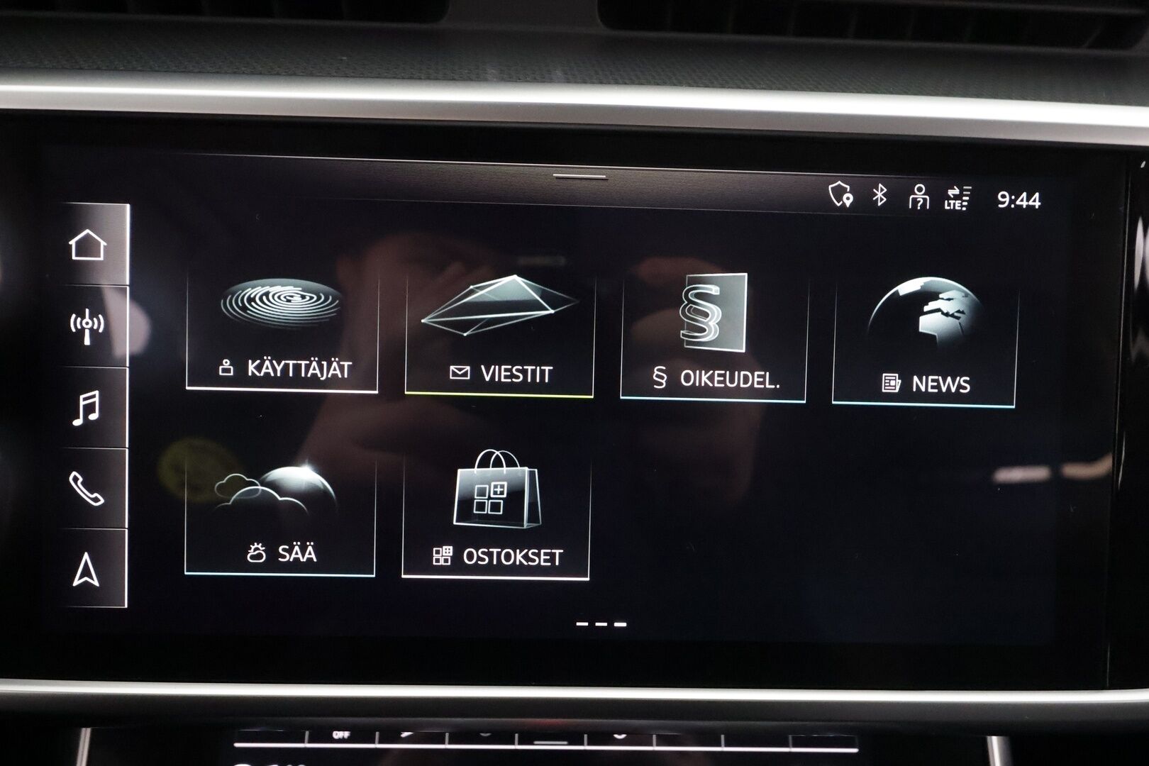 AUDI A6 ALLROAD 2022 Business 40 TDI MHEV quattro S tronic * ALV / Webasto / Koukku / ACC / LED / P.Kamera / Sportpenkit / Navi / Kaistavahti * - Kahdet Nokia renkaat aluvanteilla / Merkkihuollot