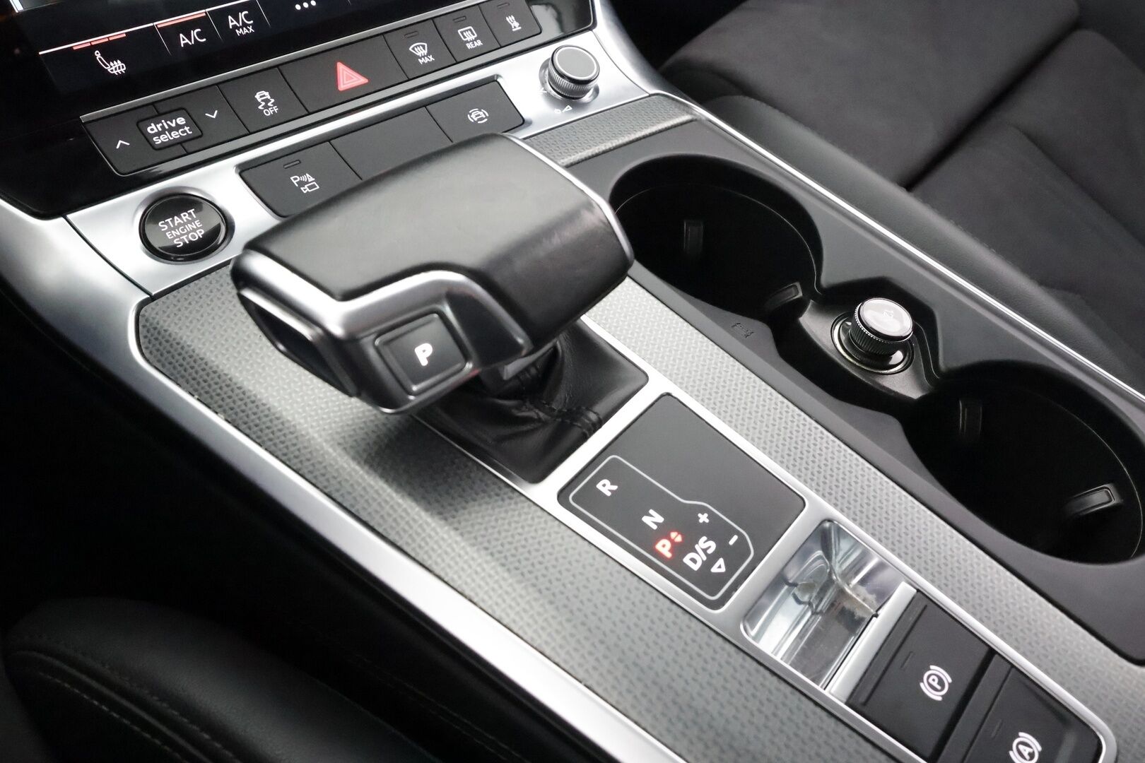 AUDI A6 ALLROAD 2022 Business 40 TDI MHEV quattro S tronic * ALV / Webasto / Koukku / ACC / LED / P.Kamera / Sportpenkit / Navi / Kaistavahti * - Kahdet Nokia renkaat aluvanteilla / Merkkihuollot