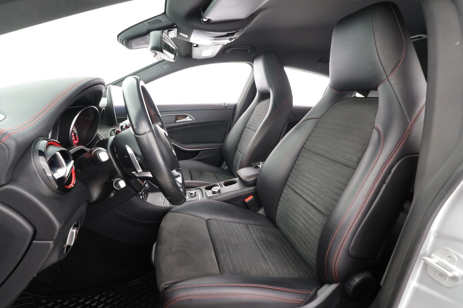 MERCEDES-BENZ CLA 45 AMG 2017 4MATIC Shooting Brake * P.kamera / LED / Sporttipenkit / Facelift / Apple&Android / Vakkari * - Kahdet renkaat aluvanteilla