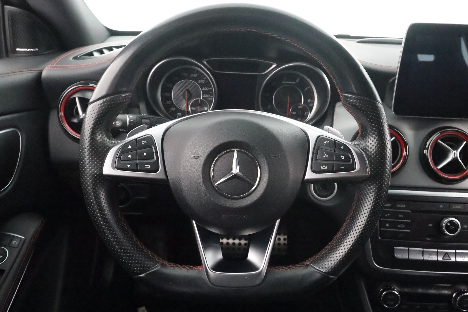 MERCEDES-BENZ CLA 45 AMG 2017 4MATIC Shooting Brake * P.kamera / LED / Sporttipenkit / Facelift / Apple&Android / Vakkari * - Kahdet renkaat aluvanteilla