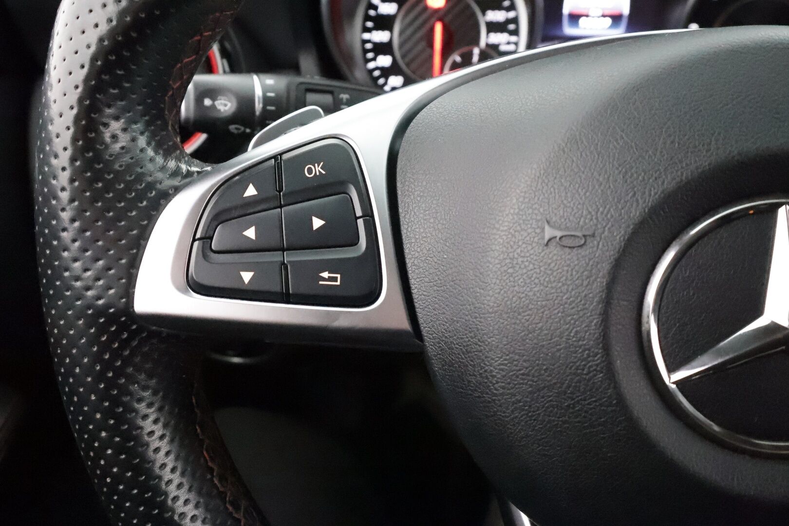 MERCEDES-BENZ CLA 45 AMG 2017 4MATIC Shooting Brake * P.kamera / LED / Sporttipenkit / Facelift / Apple&Android / Vakkari * - Kahdet renkaat aluvanteilla