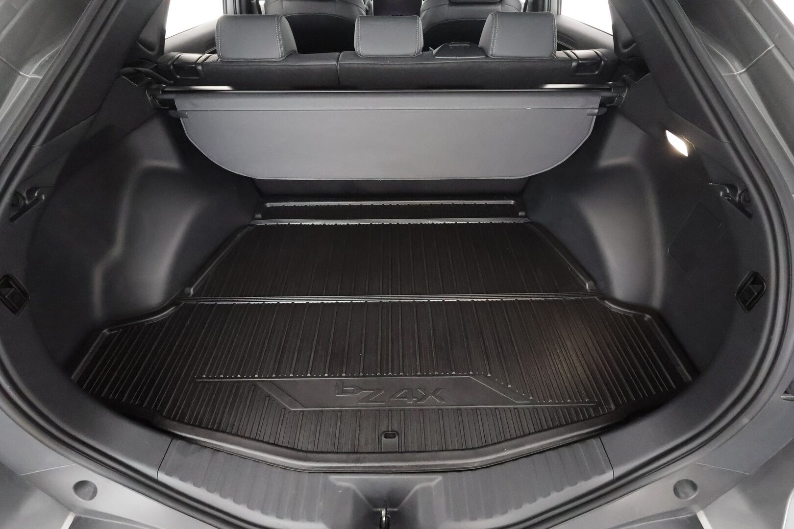 TOYOTA BZ4X 2025 FWD Team Deutschland * ACC / ILP / P.kamera / LED / Navi / Sähköpenkki / Keyless / Puolinahat *