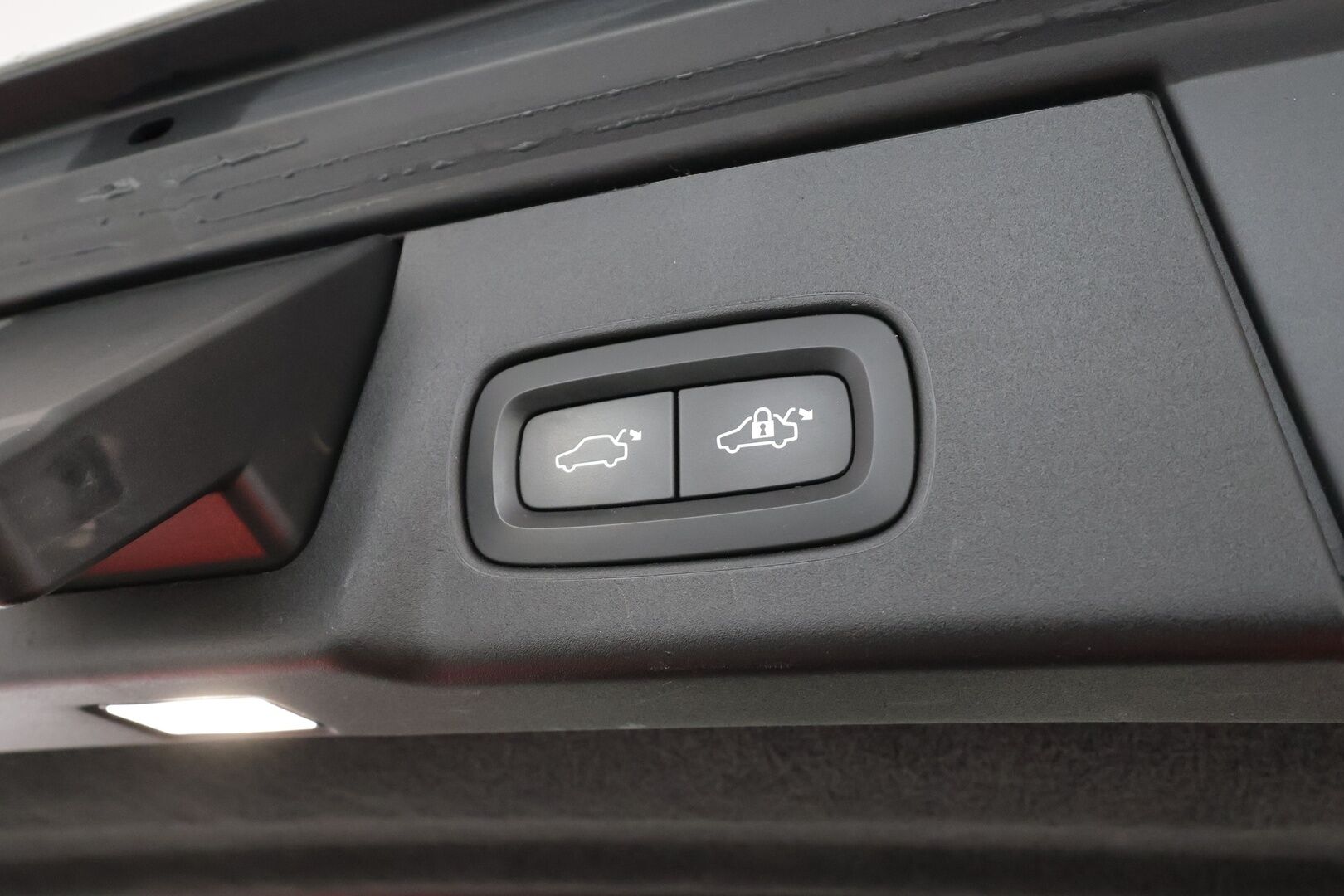 Volvo V90 Cross Country 2018 D4 AWD Business Pro aut * Webasto / Vetokoukku / Adapt.Vakkari / LED / Peruutuskamera / Sporttipenkki Muistilla / Keyless - Vähän ajettu / Upea / Juuri tullut Tampereelle! - HULLUT AVAJAISHULINAT KORKOTARJOUS 3,29 %