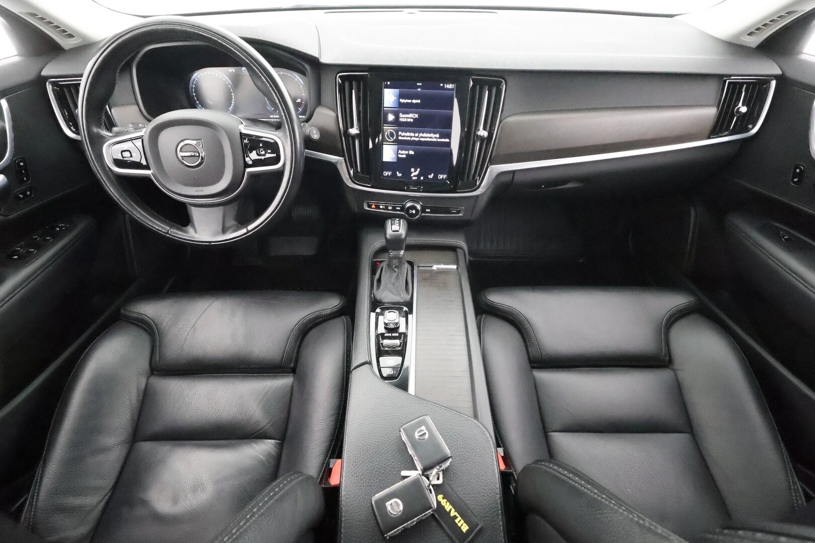 Volvo V90 Cross Country 2018 D4 AWD Business Pro aut * Webasto / Vetokoukku / Adapt.Vakkari / LED / Peruutuskamera / Sporttipenkki Muistilla / Keyless - Vähän ajettu / Upea / Juuri tullut Tampereelle! - HULLUT AVAJAISHULINAT KORKOTARJOUS 3,29 %