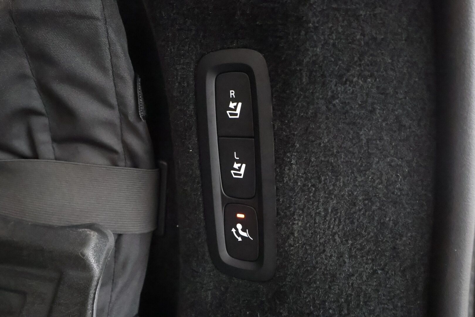 Volvo V90 Cross Country 2018 D4 AWD Business Pro aut * Webasto / Vetokoukku / Adapt.Vakkari / LED / Peruutuskamera / Sporttipenkki Muistilla / Keyless - Vähän ajettu / Upea / Juuri tullut Tampereelle! - HULLUT AVAJAISHULINAT KORKOTARJOUS 3,29 %