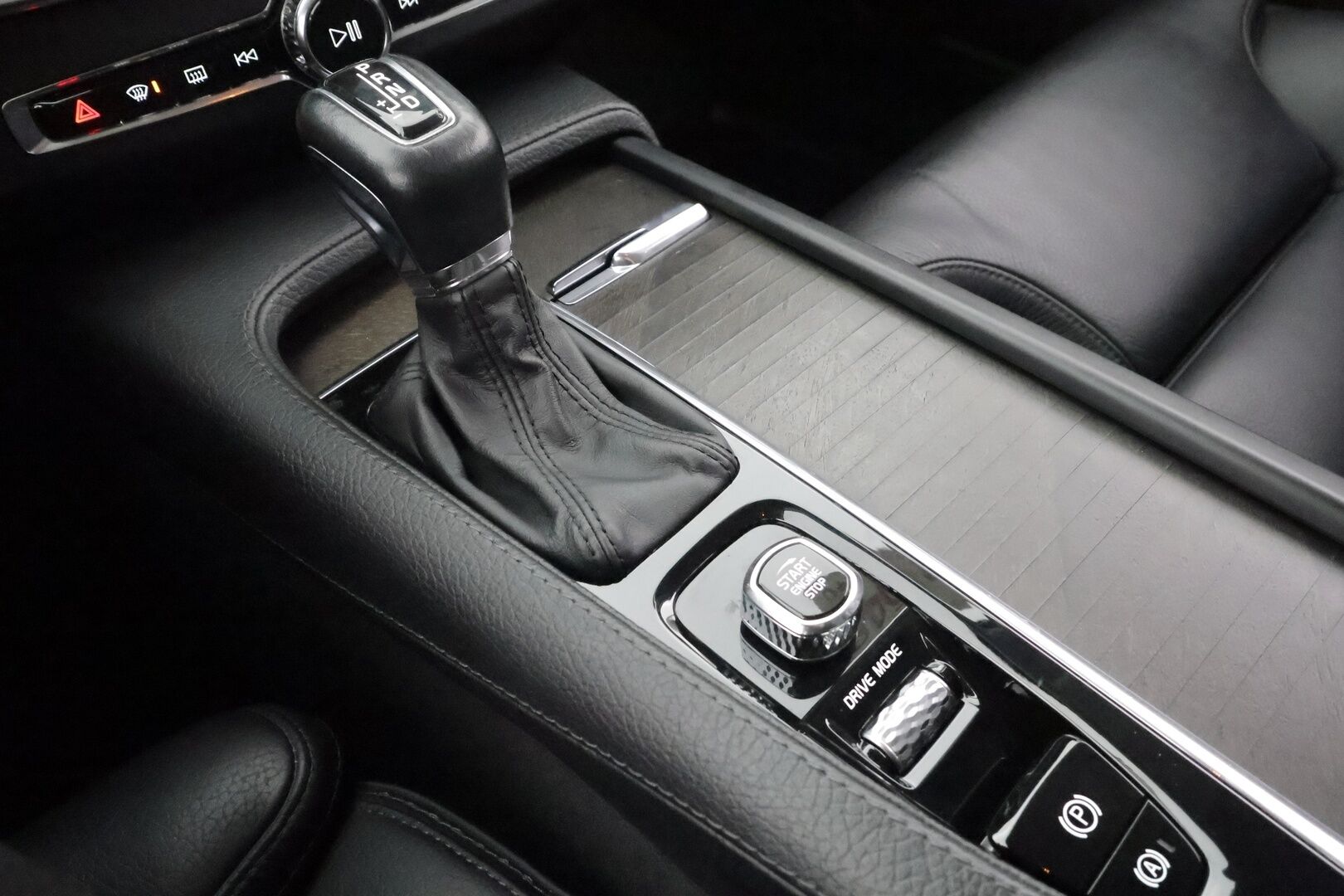 Volvo V90 Cross Country 2018 D4 AWD Business Pro aut * Webasto / Vetokoukku / Adapt.Vakkari / LED / Peruutuskamera / Sporttipenkki Muistilla / Keyless - Vähän ajettu / Upea / Juuri tullut Tampereelle! - HULLUT AVAJAISHULINAT KORKOTARJOUS 3,29 %