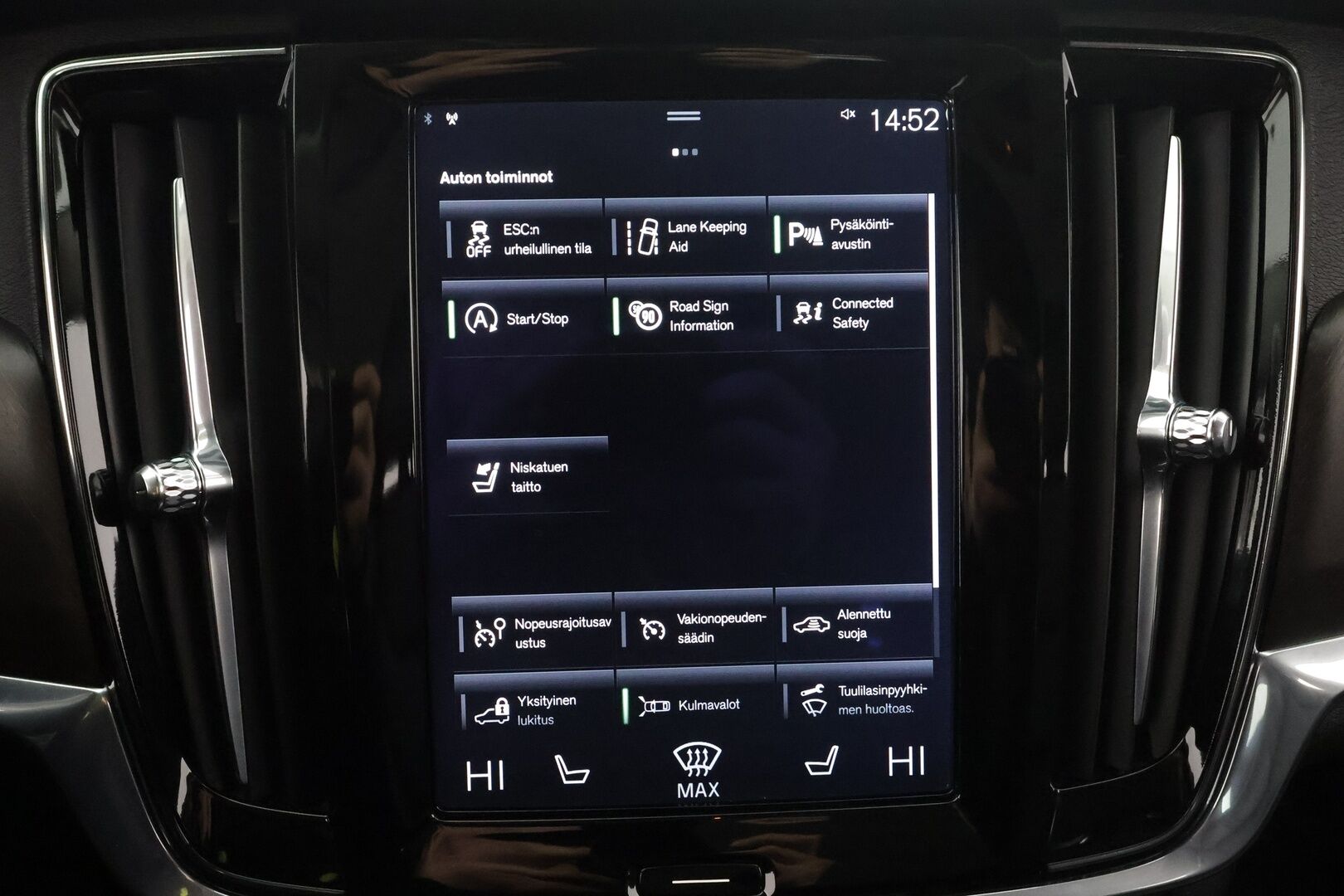 Volvo V90 CROSS COUNTRY 2018 D4 AWD Business Pro aut * Webasto / Koukku / ACC / LED / P.Kamera / Sportpenkki muistilla / Navi / Keyless *