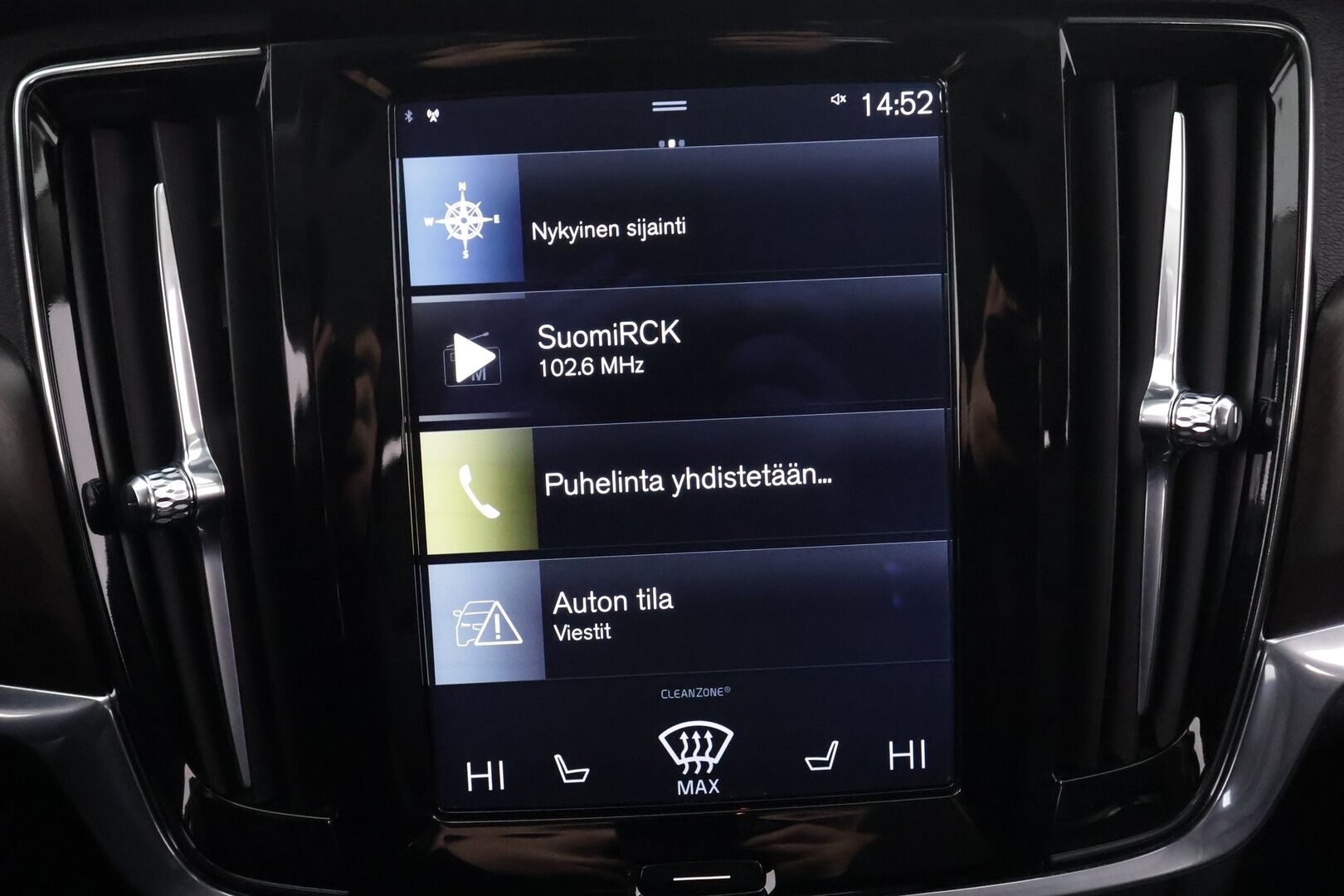 Volvo V90 CROSS COUNTRY 2018 D4 AWD Business Pro aut * Webasto / Koukku / ACC / LED / P.Kamera / Sportpenkki muistilla / Navi / Keyless *