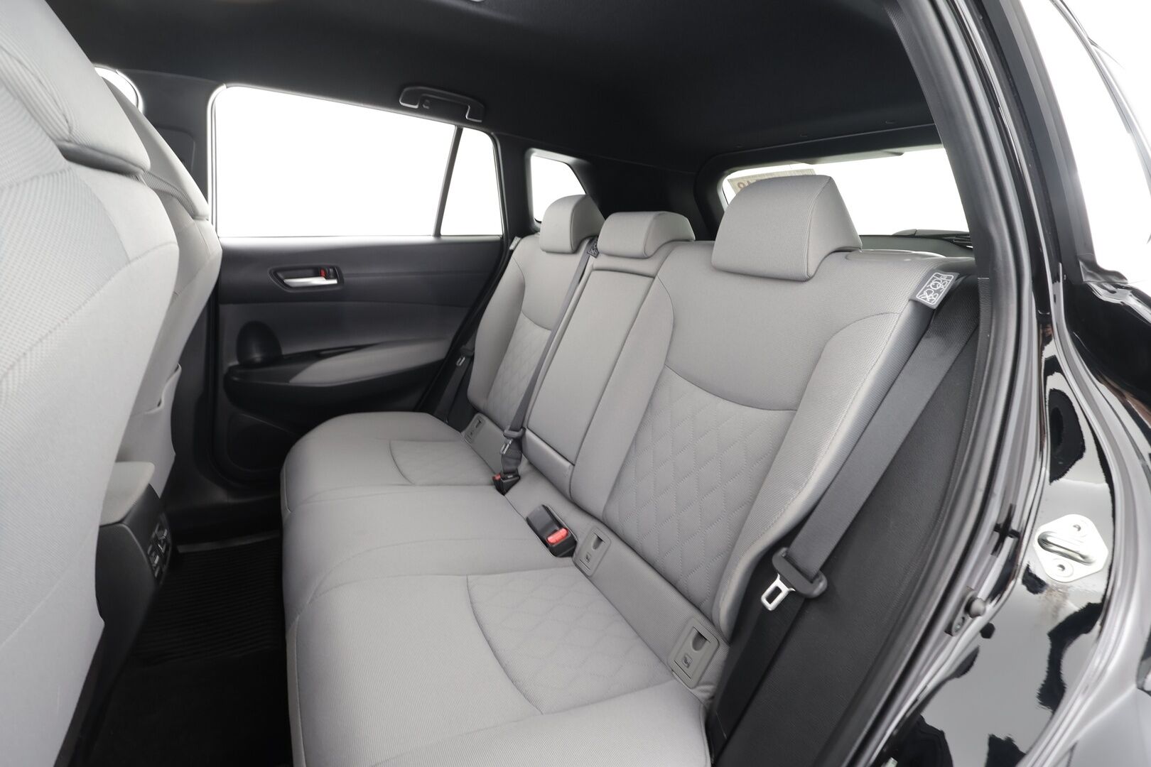 TOYOTA COROLLA CROSS 2024 2.0 Hybrid AWD-i Style - ALV | ACC | BLIS | Kaistavahti | KeyLess | Apple Carplay Navi | P.kamera | LED | 2x Renkaat 
