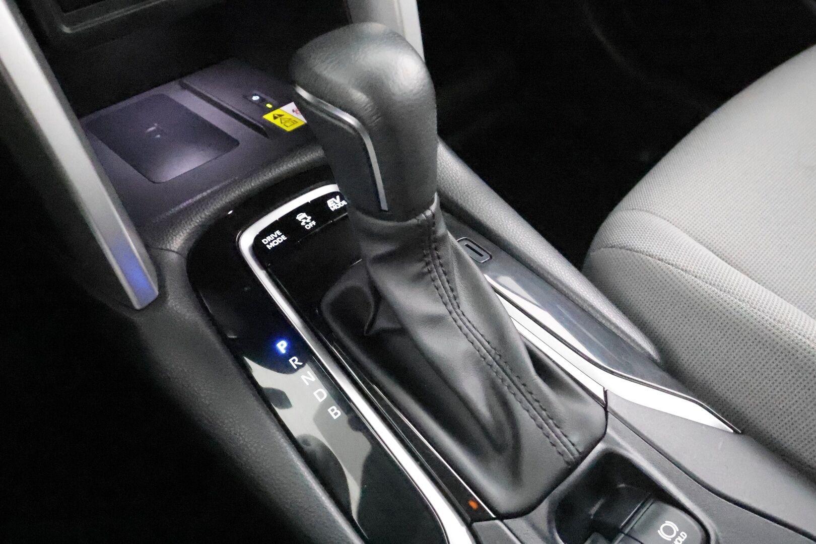TOYOTA COROLLA CROSS 2024 2.0 Hybrid AWD-i Style - ALV | ACC | BLIS | Kaistavahti | KeyLess | Apple Carplay Navi | P.kamera | LED | 2x Renkaat 