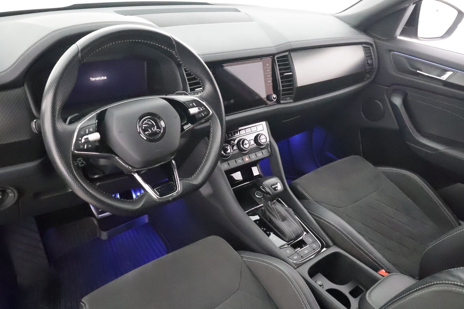 SKODA KODIAQ 2022 2,0 TSI 4x4 SportLine DSG * ACC / Webasto / Koukku / Matrix-LED / Muistipenkki / P.Kamera / 7-Paik / Apple&android * - *2x renkaat&vanteet* - HULLUT AVAJAISHULINAT KORKOTARJOUS 3,29 %