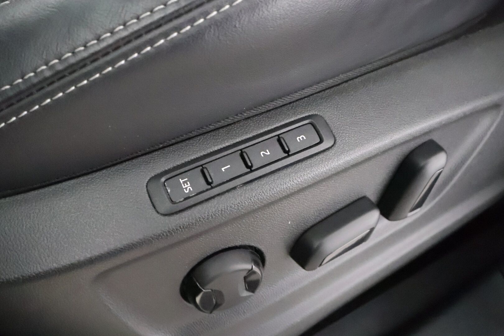 SKODA KODIAQ 2022 2,0 TSI 4x4 SportLine DSG * ACC / Webasto / Koukku / Matrix-LED / Muistipenkki / P.Kamera / 7-Paik / Apple&android * - *2x renkaat&vanteet* - HULLUT AVAJAISHULINAT KORKOTARJOUS 3,29 %