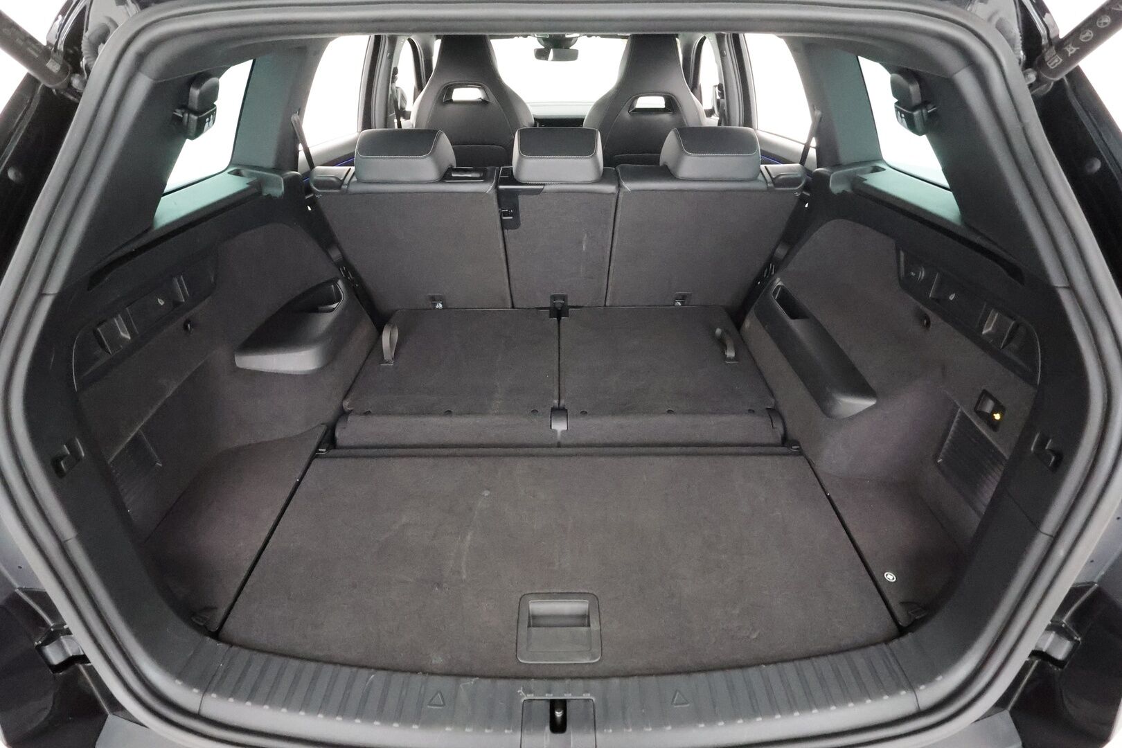 SKODA KODIAQ 2022 2,0 TSI 4x4 SportLine DSG * ACC / Webasto / Koukku / Matrix-LED / Muistipenkki / P.Kamera / 7-Paik / Apple&android * - *2x renkaat&vanteet* - HULLUT AVAJAISHULINAT KORKOTARJOUS 3,29 %