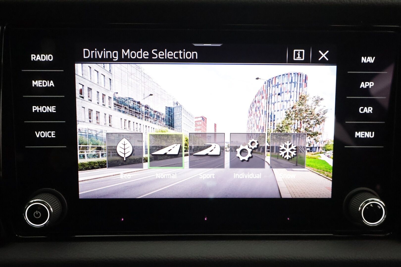 SKODA KODIAQ 2022 2,0 TSI 4x4 SportLine DSG * ACC / Webasto / Koukku / Matrix-LED / Muistipenkki / P.Kamera / 7-Paik / Apple&android * - *2x renkaat&vanteet* - HULLUT AVAJAISHULINAT KORKOTARJOUS 3,29 %