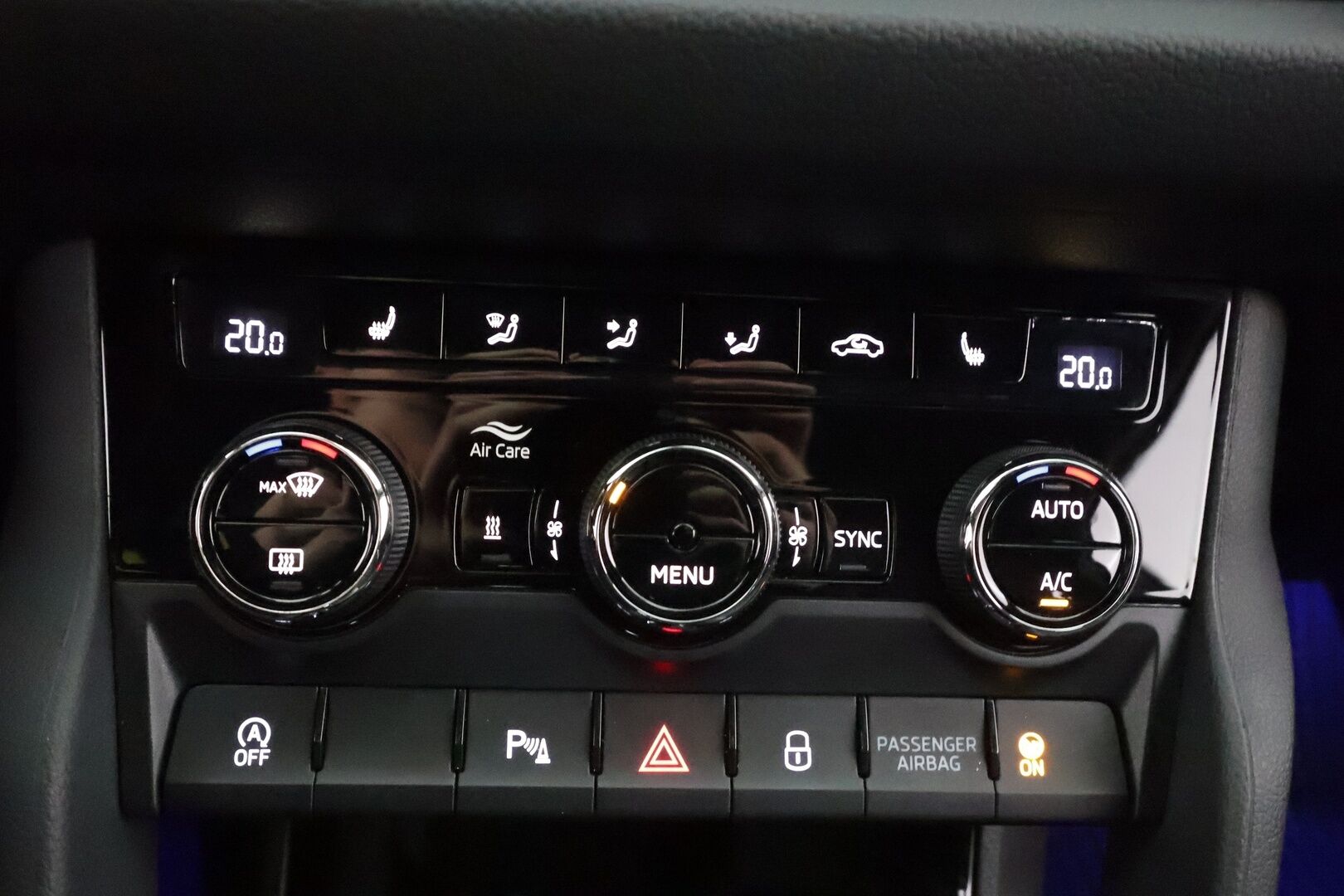 SKODA KODIAQ 2022 2,0 TSI 4x4 SportLine DSG * ACC / Webasto / Koukku / Matrix-LED / Muistipenkki / P.Kamera / 7-Paik / Apple&android * - *2x renkaat&vanteet* - HULLUT AVAJAISHULINAT KORKOTARJOUS 3,29 %