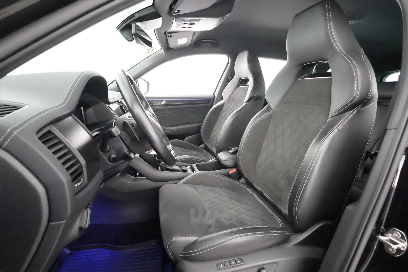 SKODA KODIAQ 2022 2,0 TSI 4x4 SportLine DSG * ACC / Webasto / Koukku / Matrix-LED / Muistipenkki / P.Kamera / 7-Paik / Apple&android * - *2x renkaat&vanteet* - HULLUT AVAJAISHULINAT KORKOTARJOUS 3,29 %