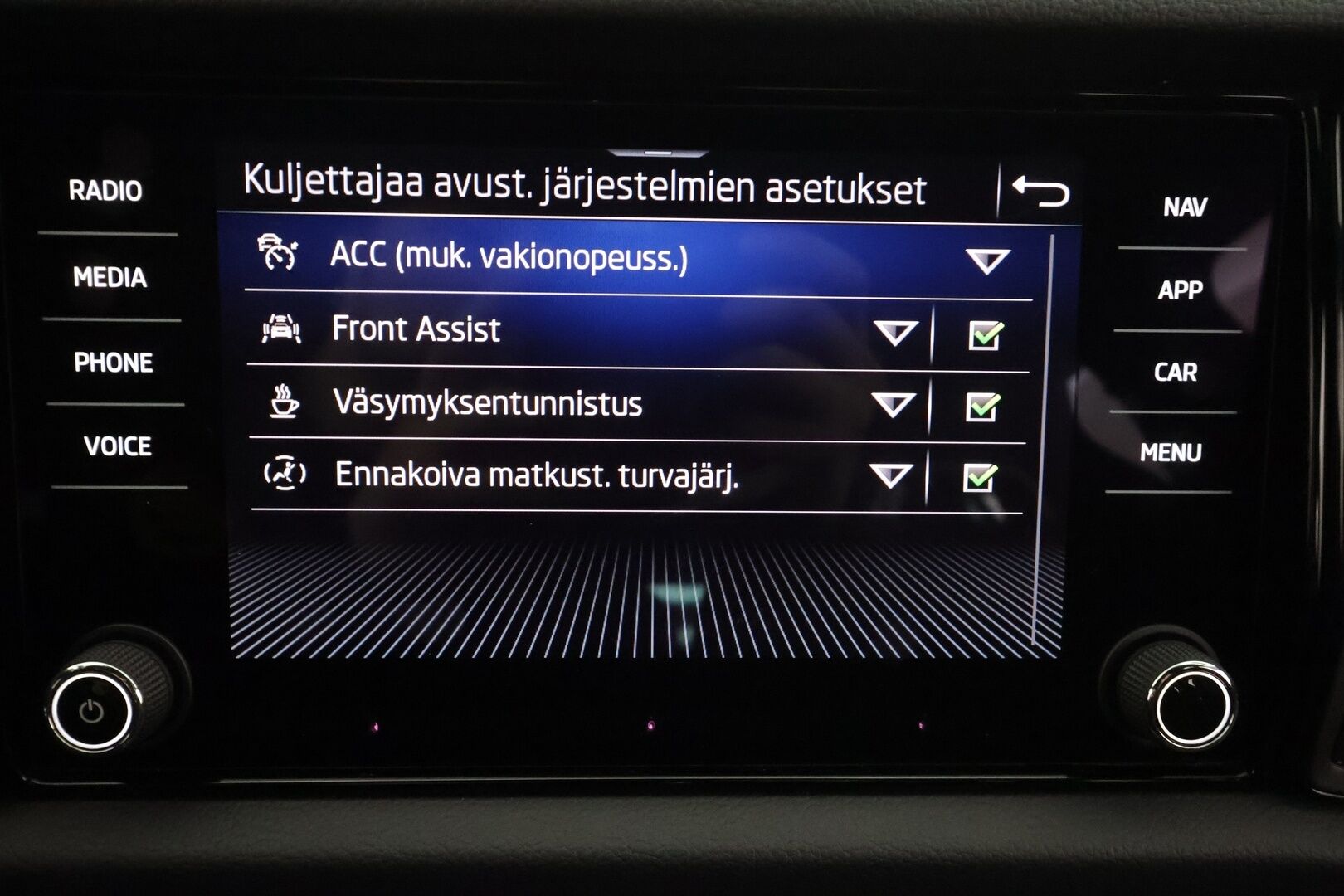 SKODA KODIAQ 2022 2,0 TSI 4x4 SportLine DSG * ACC / Webasto / Koukku / Matrix-LED / Muistipenkki / P.Kamera / 7-Paik / Apple&android * - *2x renkaat&vanteet* - HULLUT AVAJAISHULINAT KORKOTARJOUS 3,29 %