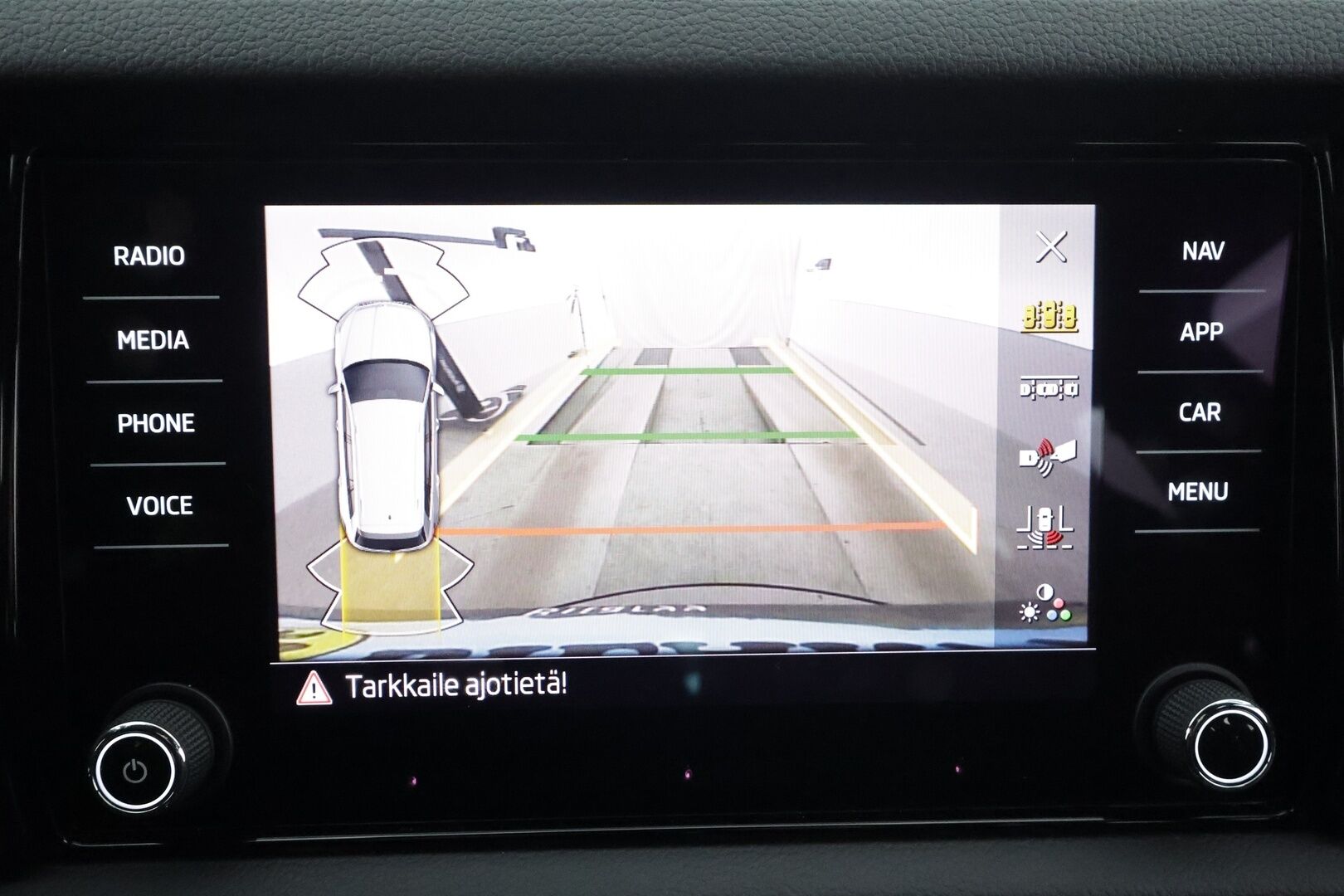 SKODA KODIAQ 2022 2,0 TSI 4x4 SportLine DSG * ACC / Webasto / Koukku / Matrix-LED / Muistipenkki / P.Kamera / 7-Paik / Apple&android * - *2x renkaat&vanteet* - HULLUT AVAJAISHULINAT KORKOTARJOUS 3,29 %