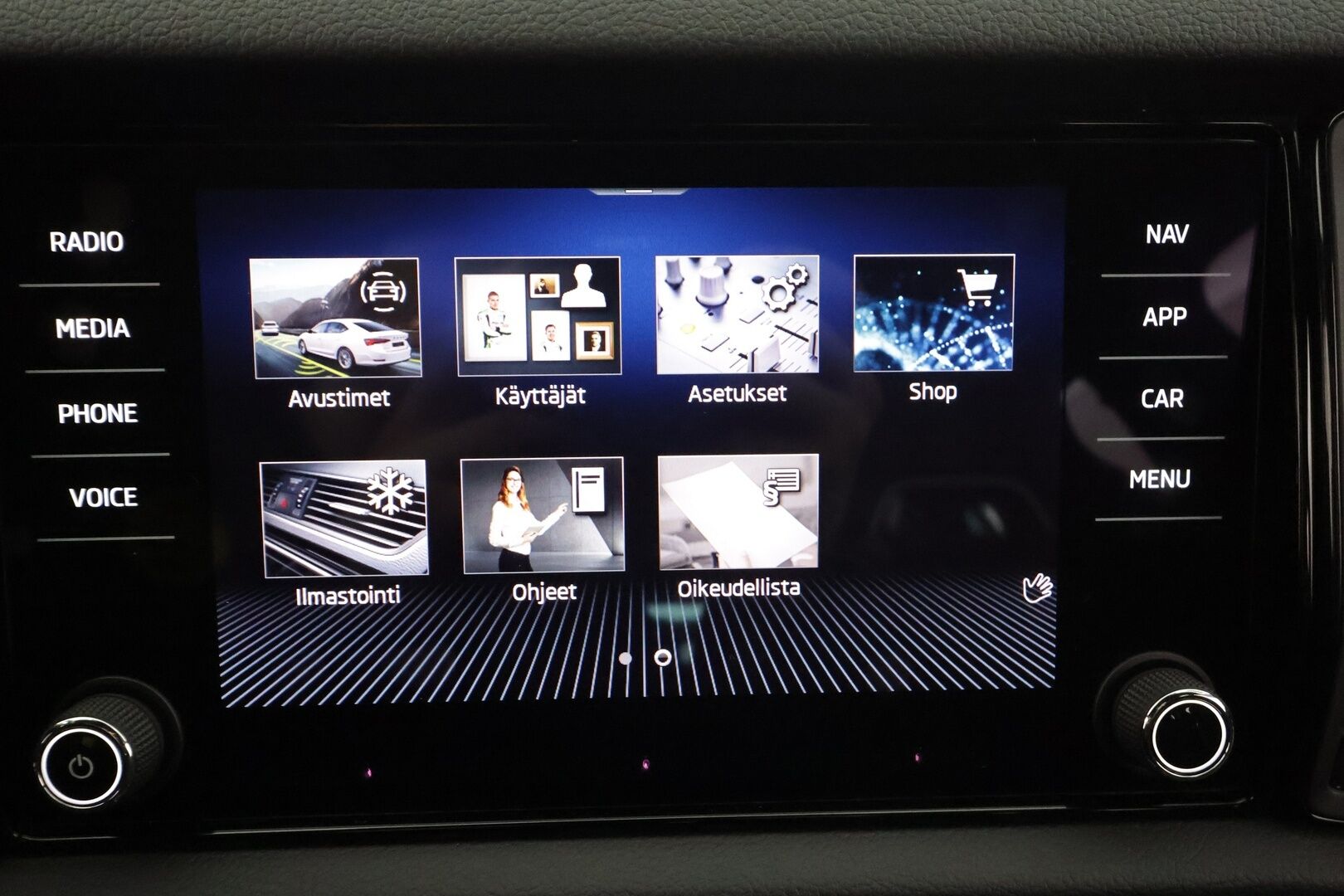 SKODA KODIAQ 2022 2,0 TSI 4x4 SportLine DSG * ACC / Webasto / Koukku / Matrix-LED / Muistipenkki / P.Kamera / 7-Paik / Apple&android * - *2x renkaat&vanteet* - HULLUT AVAJAISHULINAT KORKOTARJOUS 3,29 %