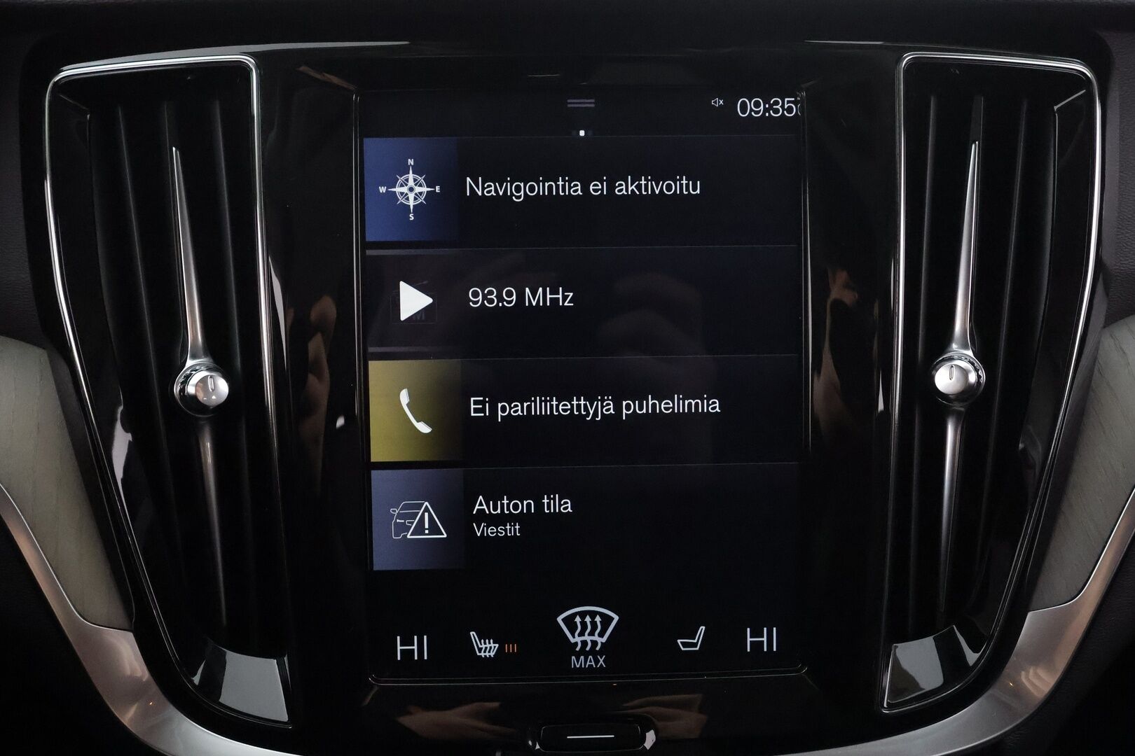 Volvo V60 2019 D3 AWD Inscription * Sportnahat / Webasto / ACC / LED / P.Tutkat / Kaistavahti / Keyless * - Kahdet merkkirenkaat aluvanteilla / Kattotelineet / Avaimeton kulku - HULLUT AVAJAISHULINAT KORKOTARJOUS 3,29 %