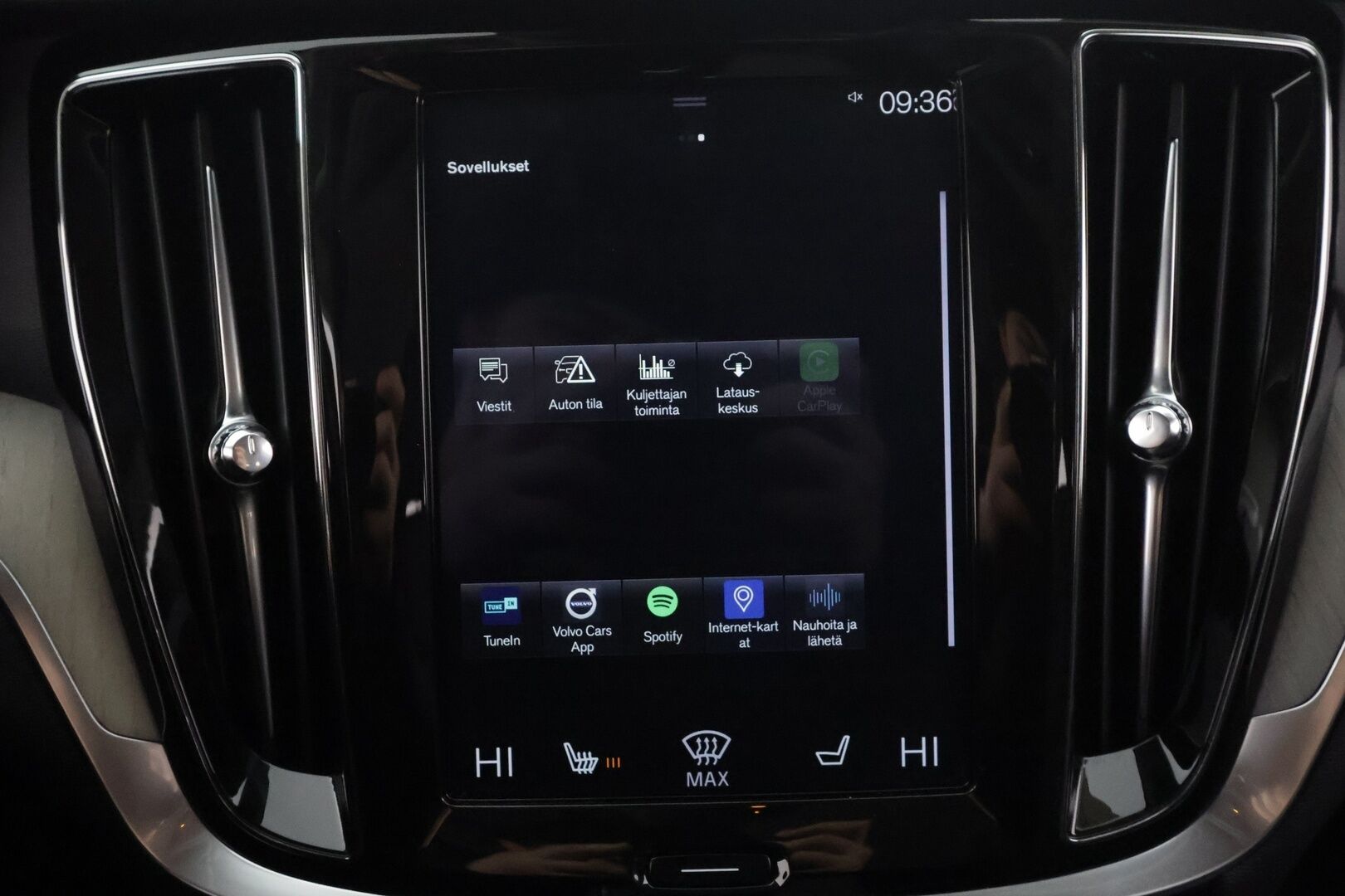 Volvo V60 2019 D3 AWD Inscription * Sportnahat / Webasto / ACC / LED / P.Tutkat / Kaistavahti / Keyless * - Kahdet merkkirenkaat aluvanteilla / Kattotelineet / Avaimeton kulku - HULLUT AVAJAISHULINAT KORKOTARJOUS 3,29 %