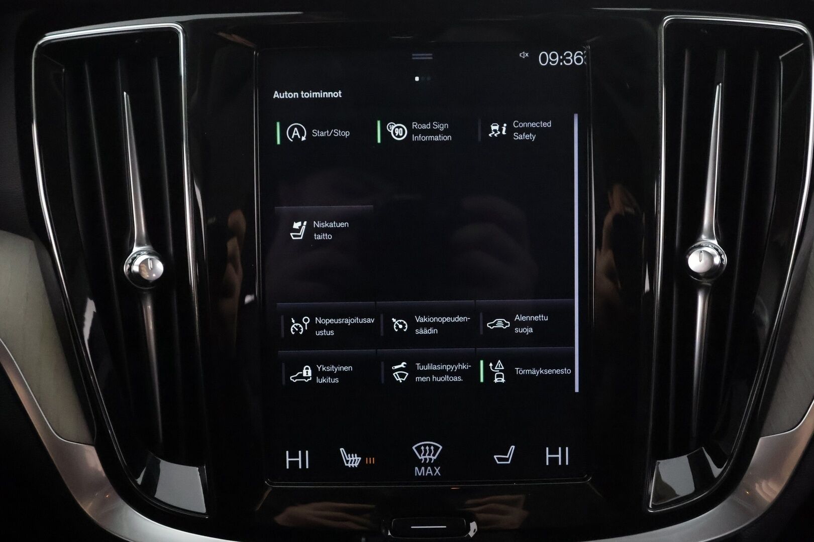 Volvo V60 2019 D3 AWD Inscription * Sportnahat / Webasto / ACC / LED / P.Tutkat / Kaistavahti / Keyless * - Kahdet merkkirenkaat aluvanteilla / Kattotelineet / Avaimeton kulku - HULLUT AVAJAISHULINAT KORKOTARJOUS 3,29 %