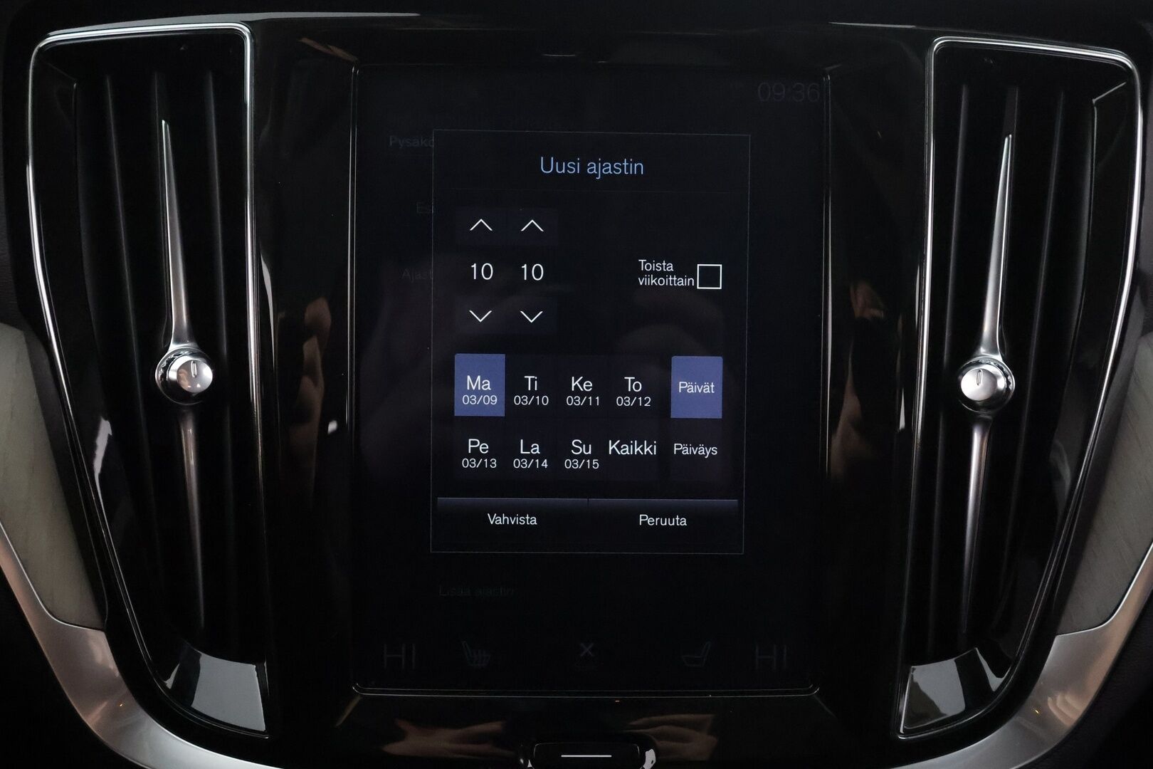 Volvo V60 2019 D3 AWD Inscription * Sportnahat / Webasto / ACC / LED / P.Tutkat / Kaistavahti / Keyless * - Kahdet merkkirenkaat aluvanteilla / Kattotelineet / Avaimeton kulku - HULLUT AVAJAISHULINAT KORKOTARJOUS 3,29 %