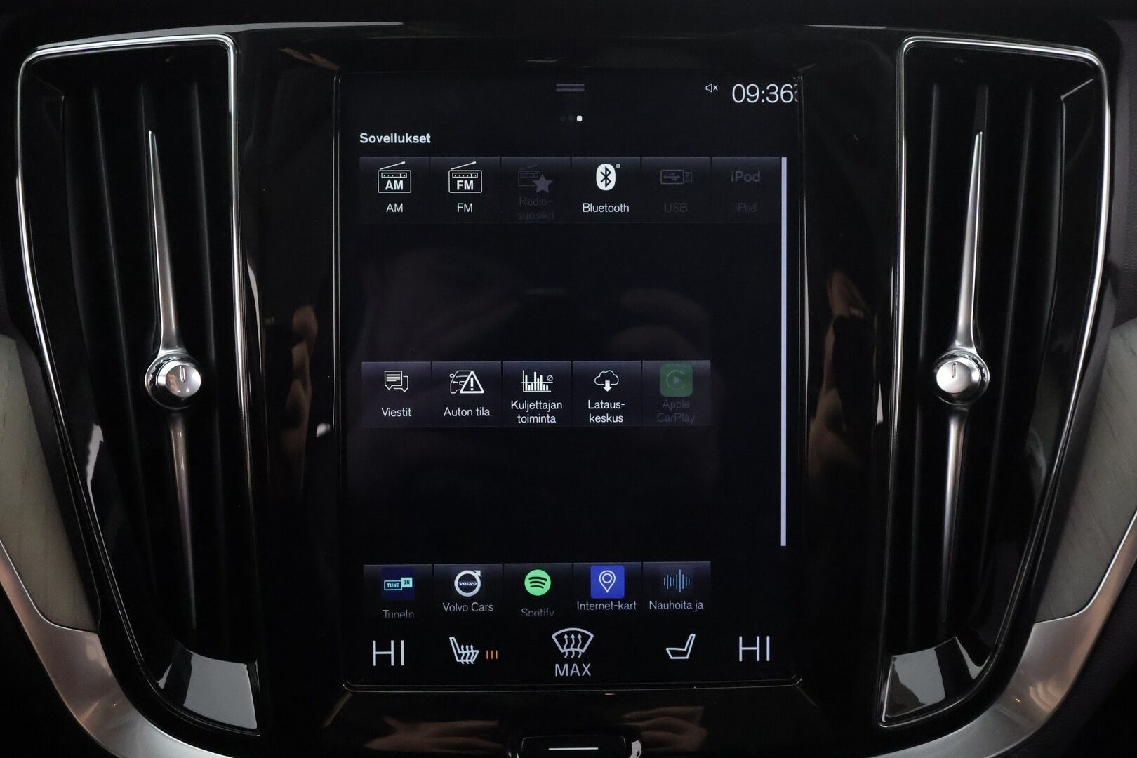 Volvo V60 2019 D3 AWD Inscription * Sportnahat / Webasto / ACC / LED / P.Tutkat / Kaistavahti / Keyless * - Kahdet merkkirenkaat aluvanteilla / Kattotelineet / Avaimeton kulku - HULLUT AVAJAISHULINAT KORKOTARJOUS 3,29 %