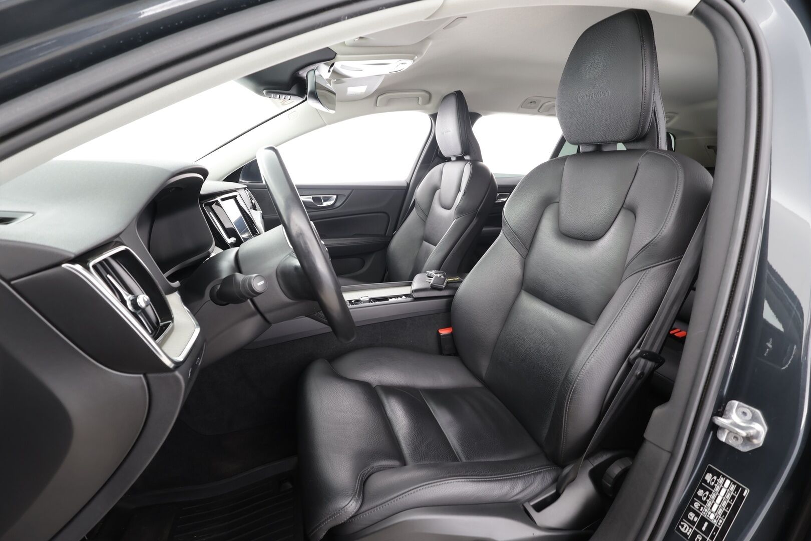 Volvo V60 2019 D3 AWD Inscription - | Sportnahat | Webasto | ACC | LED | P.Tutkat | Kaistavahti | Keyless |