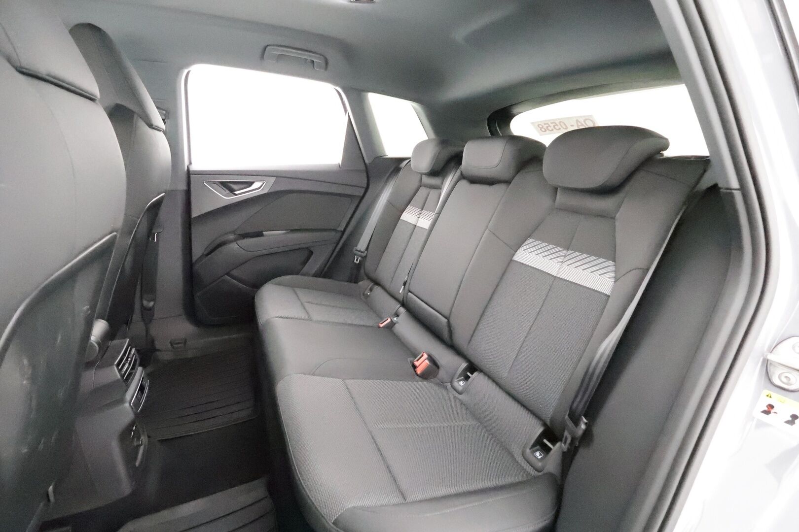 AUDI Q4 E-TRON 2023 50 E-Tron Quattro * ACC / P.kamera / ILP / Koukku / Sporttipenkit / LED / Sähköluukku / Digimittaristo * - Akku kuntotarkastettu