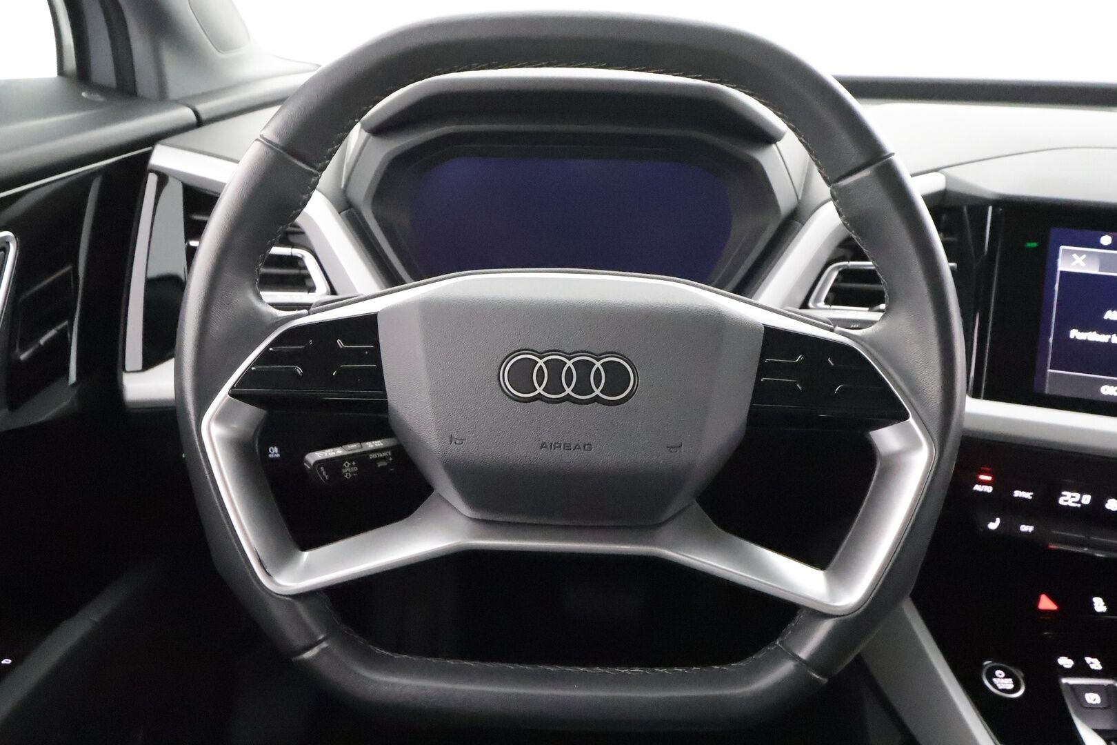 AUDI Q4 E-TRON 2023 50 E-Tron Quattro * ACC / P.kamera / ILP / Koukku / Sporttipenkit / LED / Sähköluukku / Digimittaristo * - Akku kuntotarkastettu