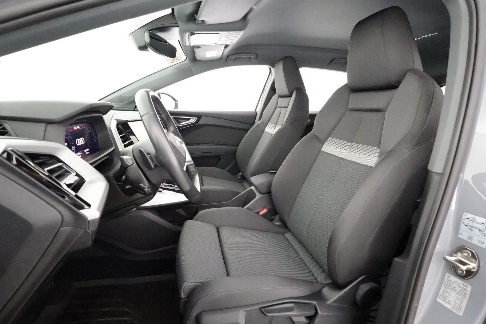 AUDI Q4 E-TRON 2023 50 E-Tron Quattro * ACC / P.kamera / ILP / Koukku / Sporttipenkit / LED / Sähköluukku / Digimittaristo * - Akku kuntotarkastettu