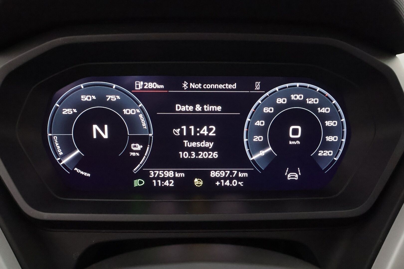 AUDI Q4 E-TRON 2023 50 E-Tron Quattro * ACC / P.kamera / ILP / Koukku / Sporttipenkit / LED / Sähköluukku / Digimittaristo * - Akku kuntotarkastettu