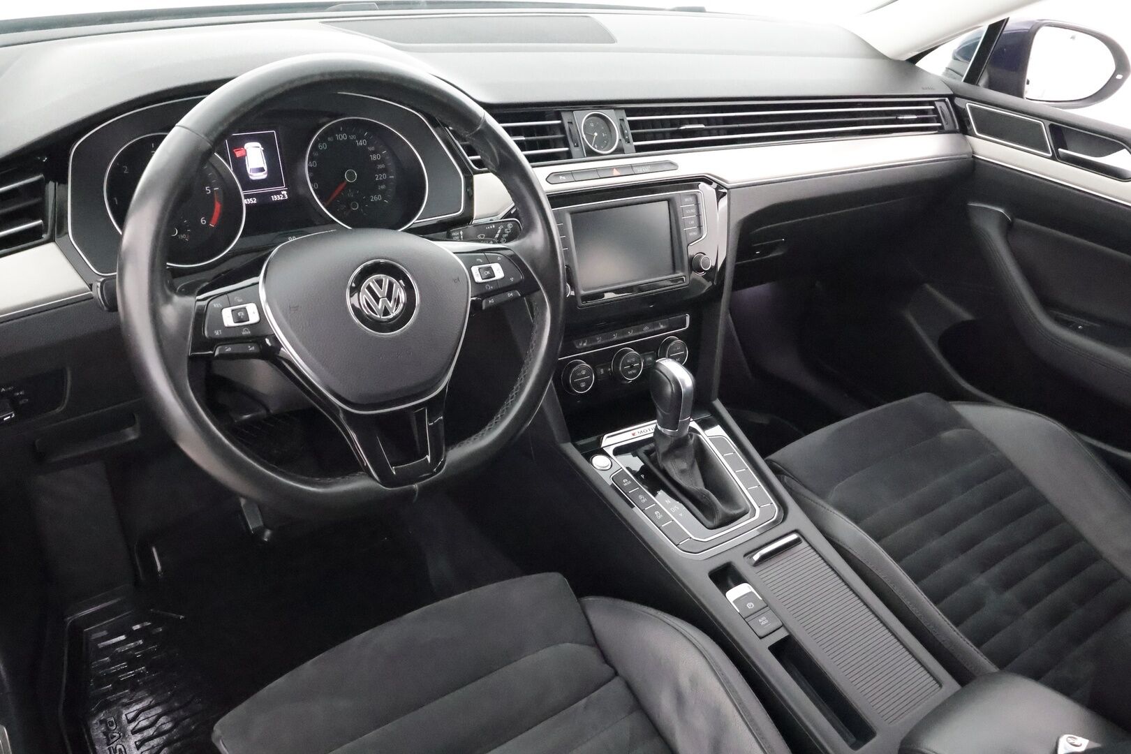 VOLKSWAGEN PASSAT 2016 2,0TDI 190hv 4Motion Highline - | ACC | Webasto | Koukku | LED | Ergocomfort istuin | P.Kamera | Kahdet Renkaat |