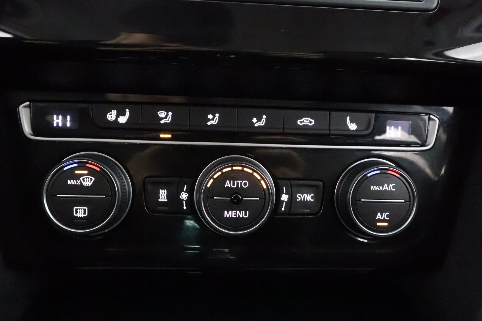 VOLKSWAGEN PASSAT 2016 2,0TDI 190hv 4Motion Highline * ACC / Webasto / Koukku / LED / Ergocomfort istuin / P.Kamera * - Kahdet Renkaat - HULLUT AVAJAISHULINAT KORKOTARJOUS 3,29 %