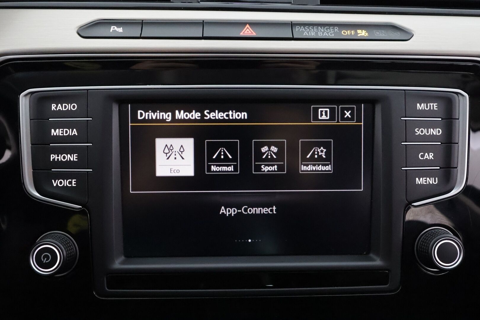 VOLKSWAGEN PASSAT 2016 2,0TDI 190hv 4Motion Highline * ACC / Webasto / Koukku / LED / Ergocomfort istuin / P.Kamera * - Kahdet Renkaat