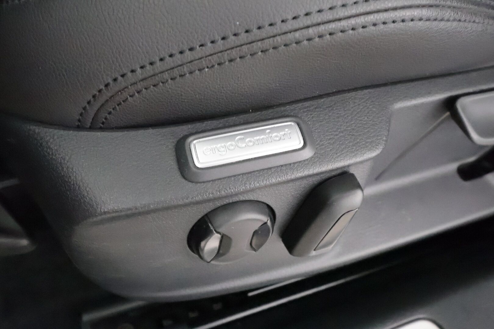 VOLKSWAGEN PASSAT 2016 2,0TDI 190hv 4Motion Highline - | ACC | Webasto | Koukku | LED | Ergocomfort istuin | P.Kamera | Kahdet Renkaat |