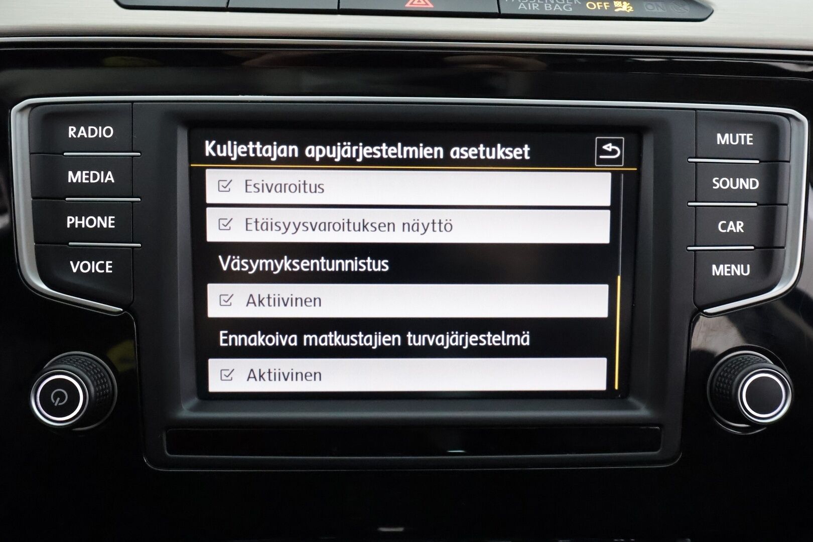 VOLKSWAGEN PASSAT 2016 2,0TDI 190hv 4Motion Highline - | ACC | Webasto | Koukku | LED | Ergocomfort istuin | P.Kamera | Kahdet Renkaat |