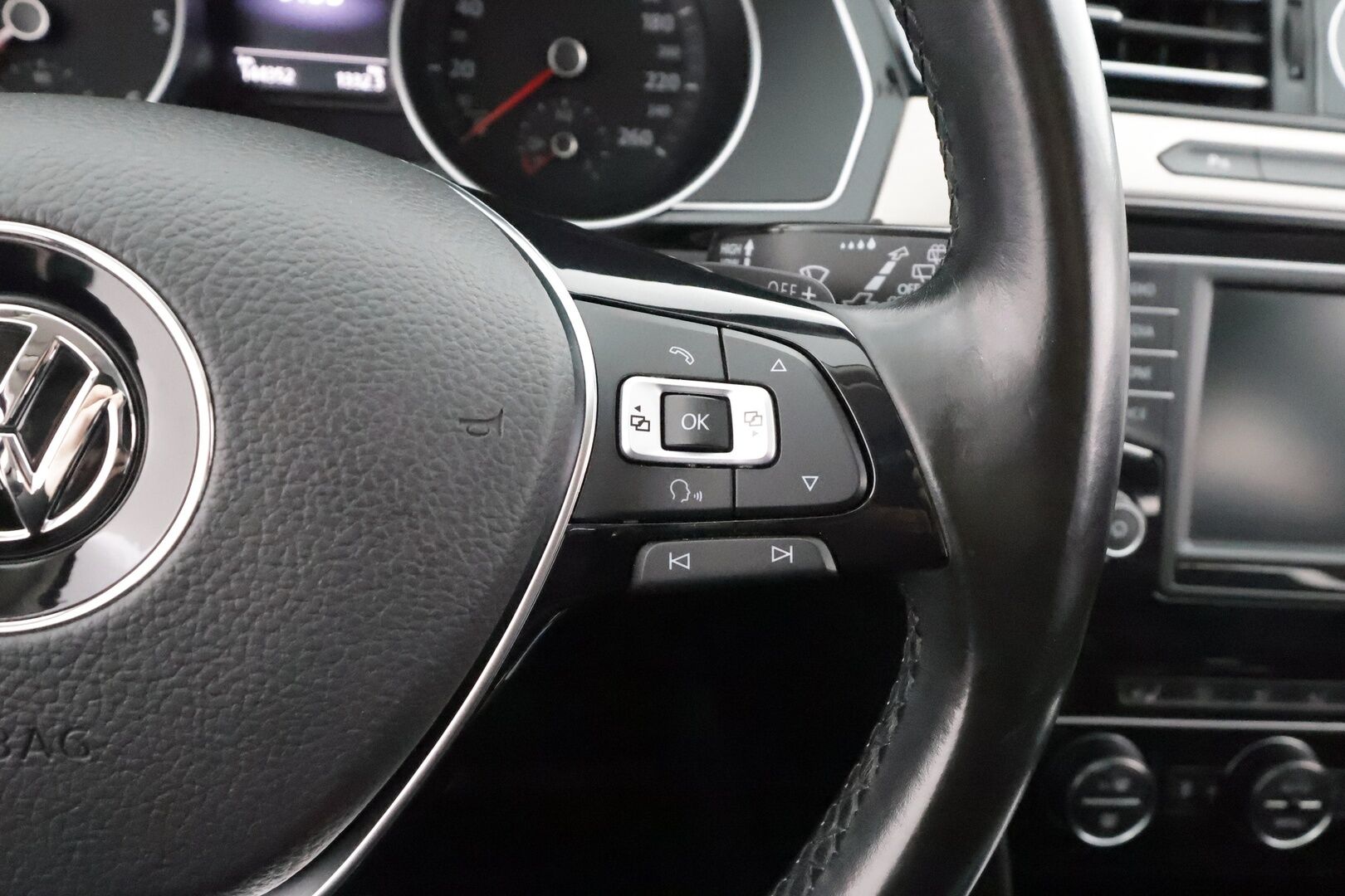 VOLKSWAGEN PASSAT 2016 2,0TDI 190hv 4Motion Highline - | ACC | Webasto | Koukku | LED | Ergocomfort istuin | P.Kamera | Kahdet Renkaat |